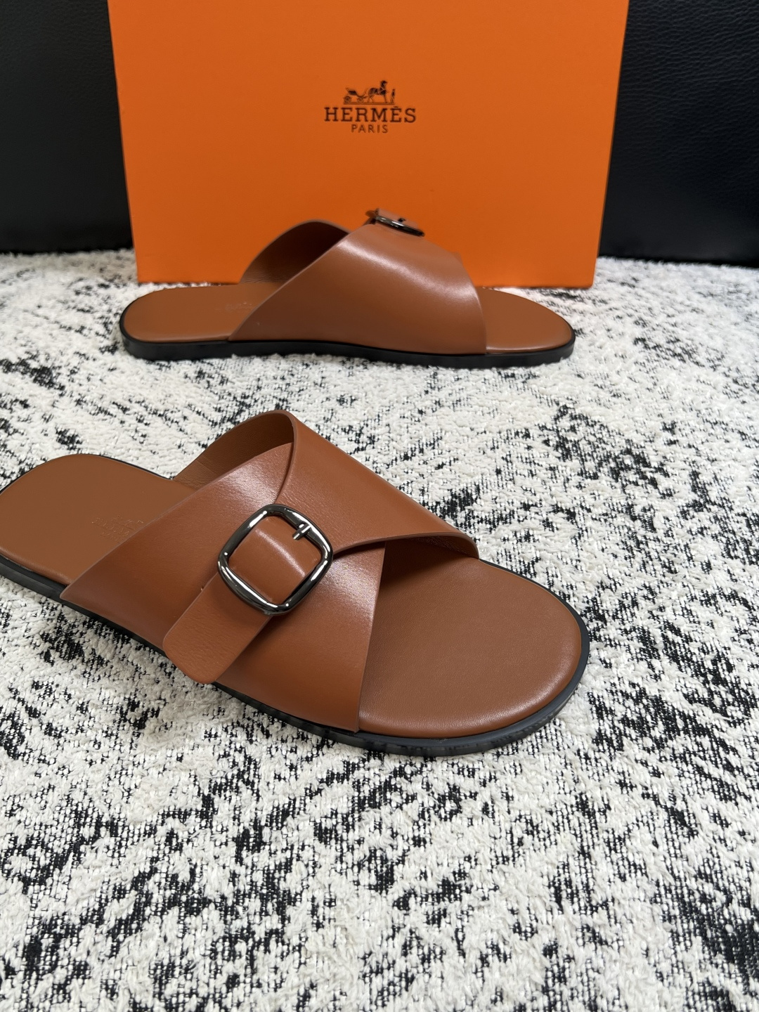 Hermes  高品质  顶级工艺品  爱马仕 拖鞋专柜同步发售原厂配置，意大利进口原版面料，高品质拼接工艺，全进口水染