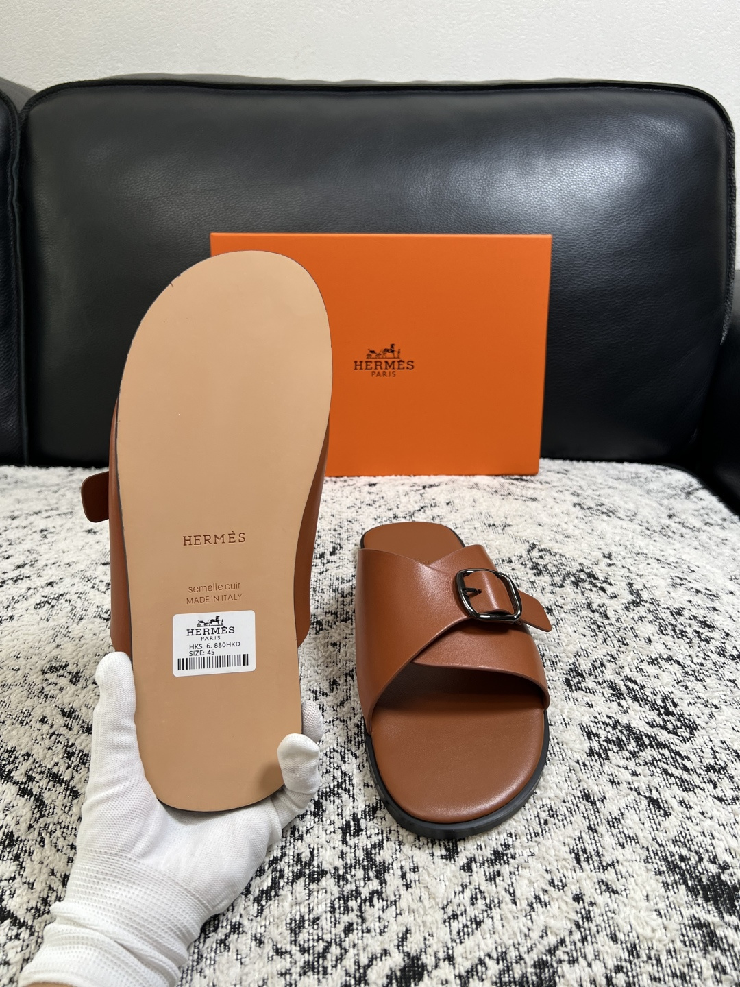 Hermes  高品质  顶级工艺品  爱马仕 拖鞋专柜同步发售原厂配置，意大利进口原版面料，高品质拼接工艺，全进口水染