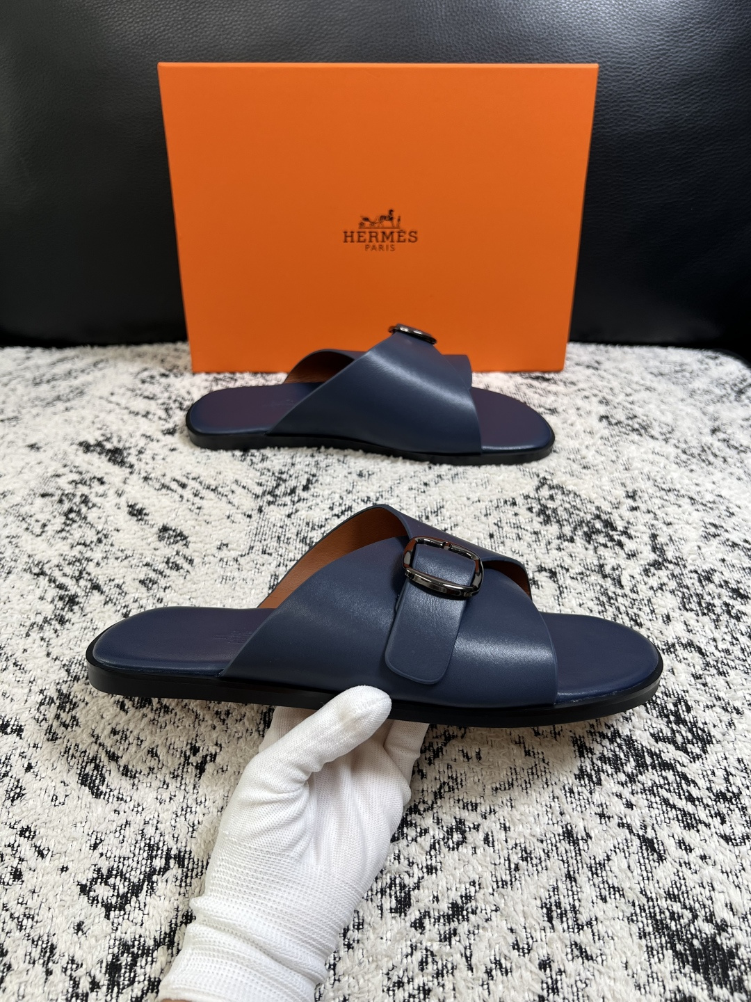 Hermes  高品质  顶级工艺品  爱马仕 拖鞋专柜同步发售原厂配置，意大利进口原版面料，高品质拼接工艺，全进口水染