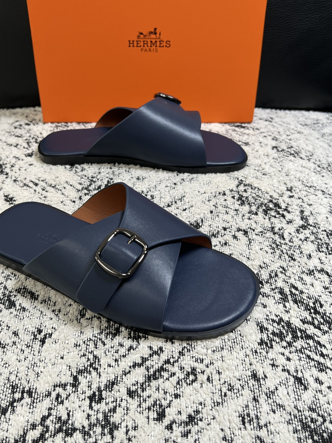 Hermes  高品质  顶级工艺品  爱马仕 拖鞋专柜同步发售原厂配置，意大利进口原版面料，高品质拼接工艺，全进口水染