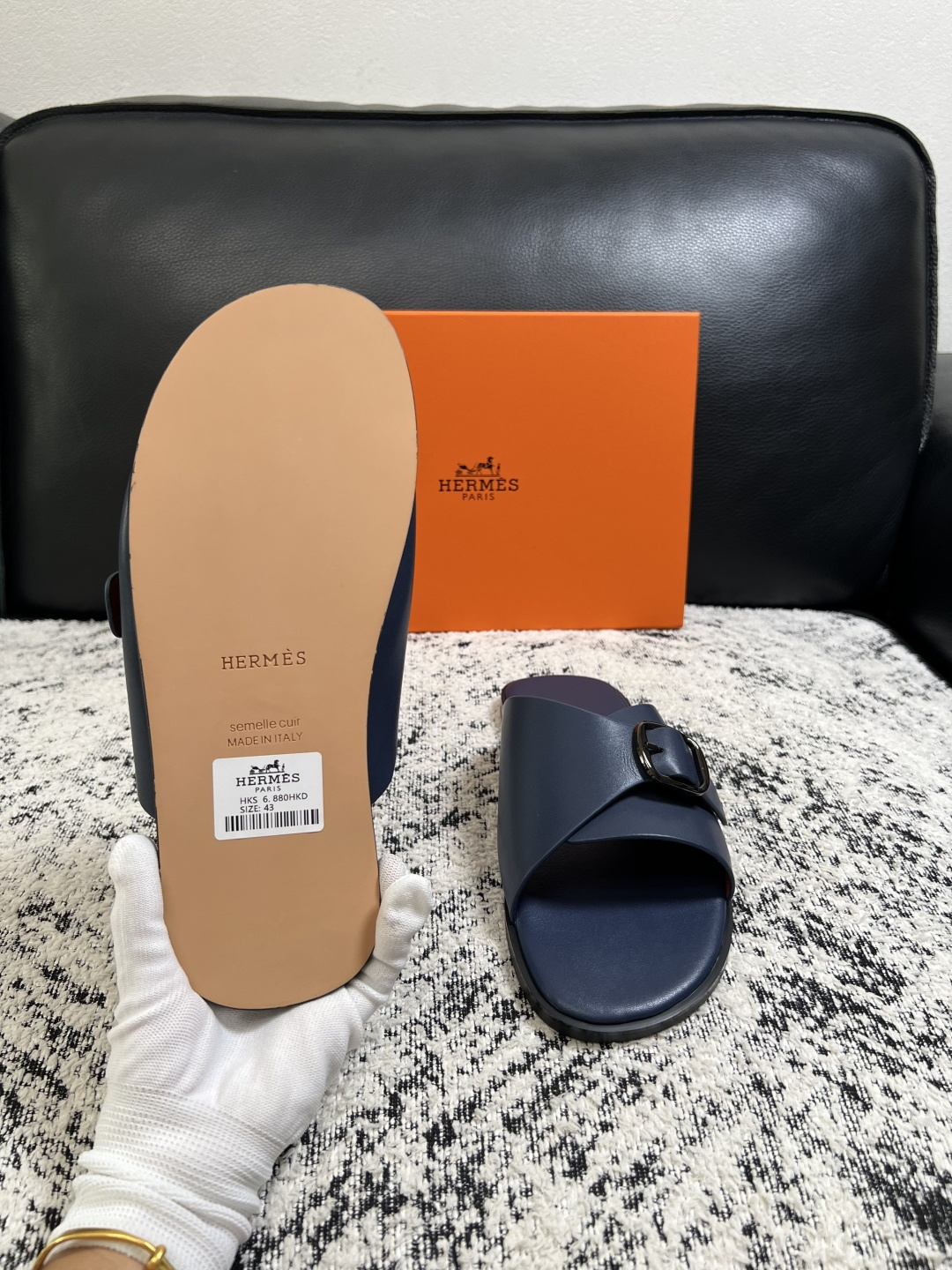 Hermes  高品质  顶级工艺品  爱马仕 拖鞋专柜同步发售原厂配置，意大利进口原版面料，高品质拼接工艺，全进口水染