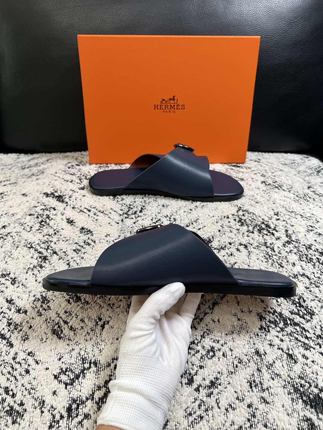 Hermes  高品质  顶级工艺品  爱马仕 拖鞋专柜同步发售原厂配置，意大利进口原版面料，高品质拼接工艺，全进口水染