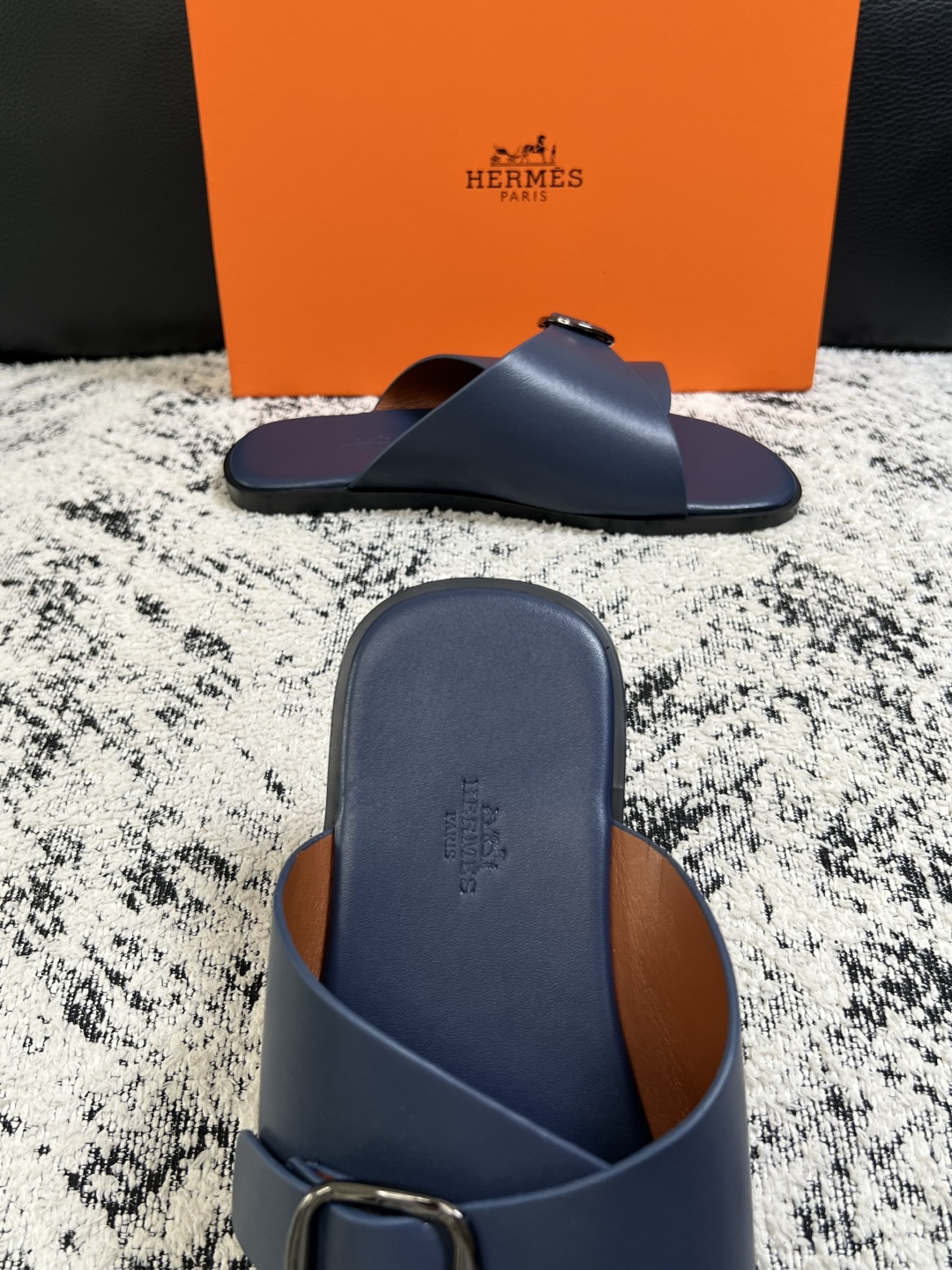 Hermes  高品质  顶级工艺品  爱马仕 拖鞋专柜同步发售原厂配置，意大利进口原版面料，高品质拼接工艺，全进口水染