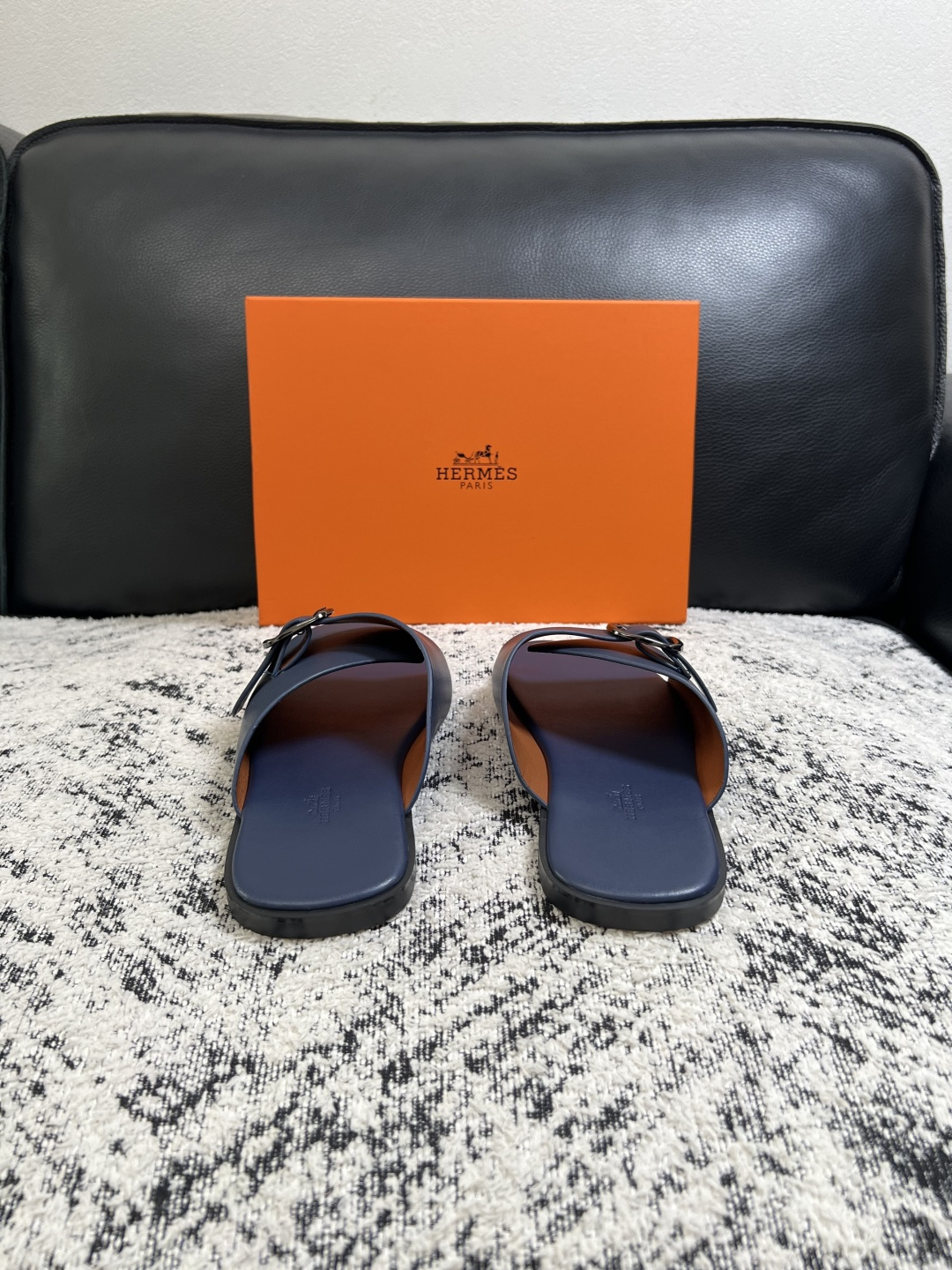 Hermes  高品质  顶级工艺品  爱马仕 拖鞋专柜同步发售原厂配置，意大利进口原版面料，高品质拼接工艺，全进口水染