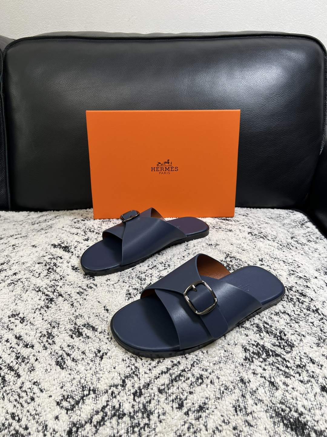Hermes  高品质  顶级工艺品  爱马仕 拖鞋专柜同步发售原厂配置，意大利进口原版面料，高品质拼接工艺，全进口水染