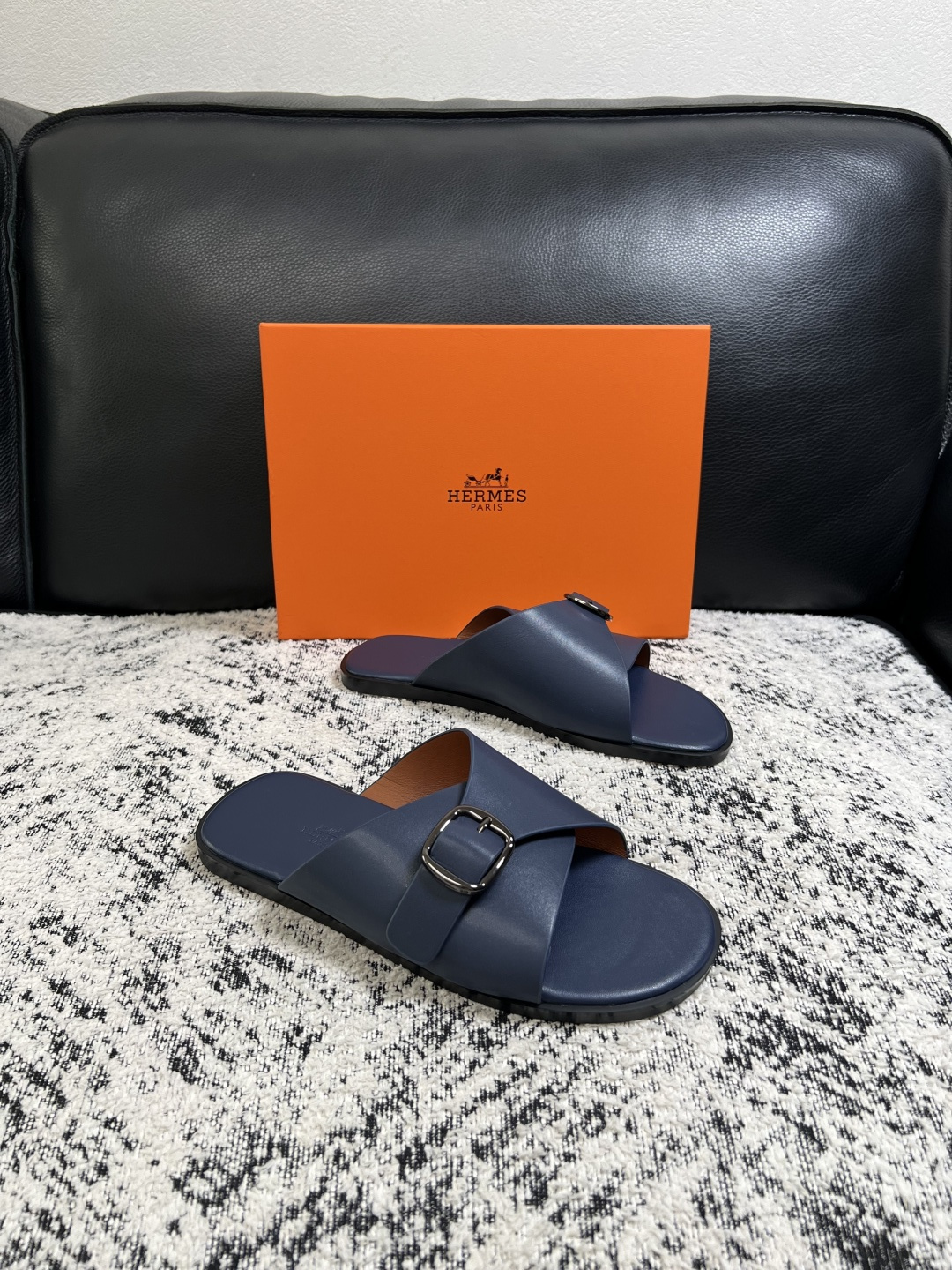 Hermes 高品质 顶级工艺品 爱马仕 拖鞋专柜同步发售原厂配置,意大利进口原版面料,高品质拼接工艺,全进口水染 Hermes 高品质 顶级工艺品 爱马仕 拖鞋专柜同步发售原厂配置,意大利进口原版面料,高品质拼接工艺,全进口水染