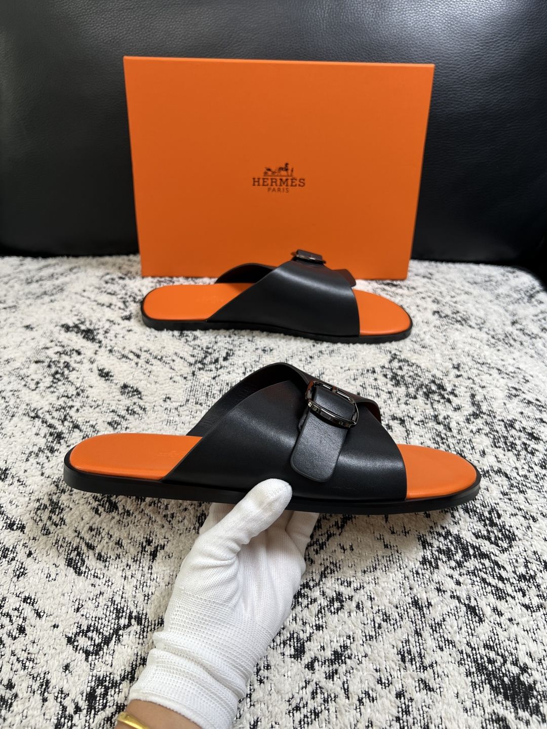 Hermes  高品质  顶级工艺品  爱马仕 拖鞋专柜同步发售原厂配置，意大利进口原版面料，高品质拼接工艺，全进口水染