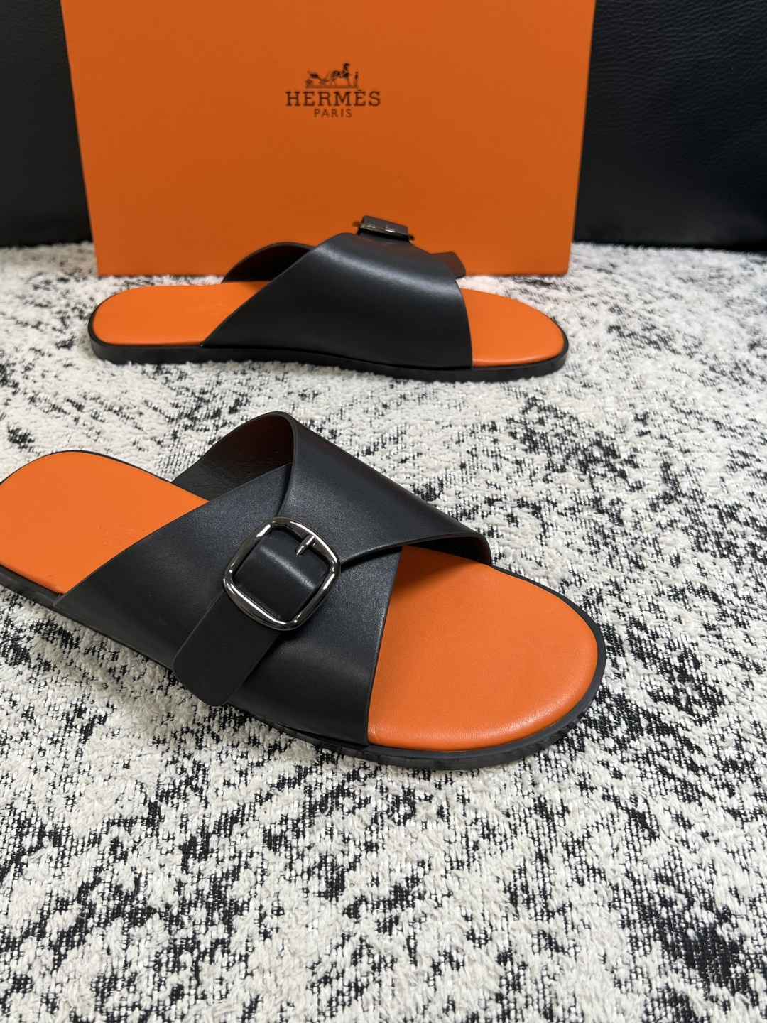 Hermes  高品质  顶级工艺品  爱马仕 拖鞋专柜同步发售原厂配置，意大利进口原版面料，高品质拼接工艺，全进口水染