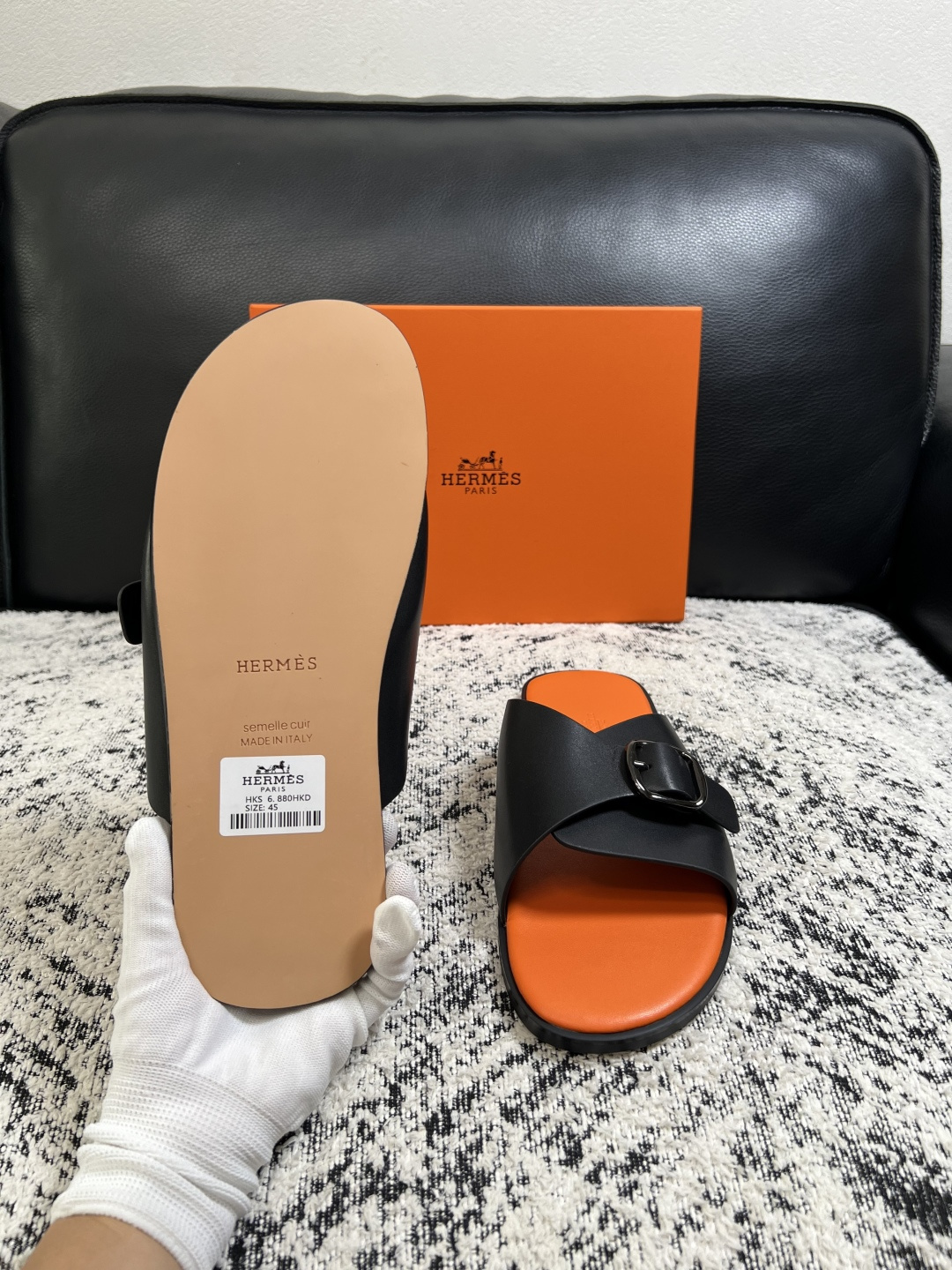 Hermes  高品质  顶级工艺品  爱马仕 拖鞋专柜同步发售原厂配置，意大利进口原版面料，高品质拼接工艺，全进口水染
