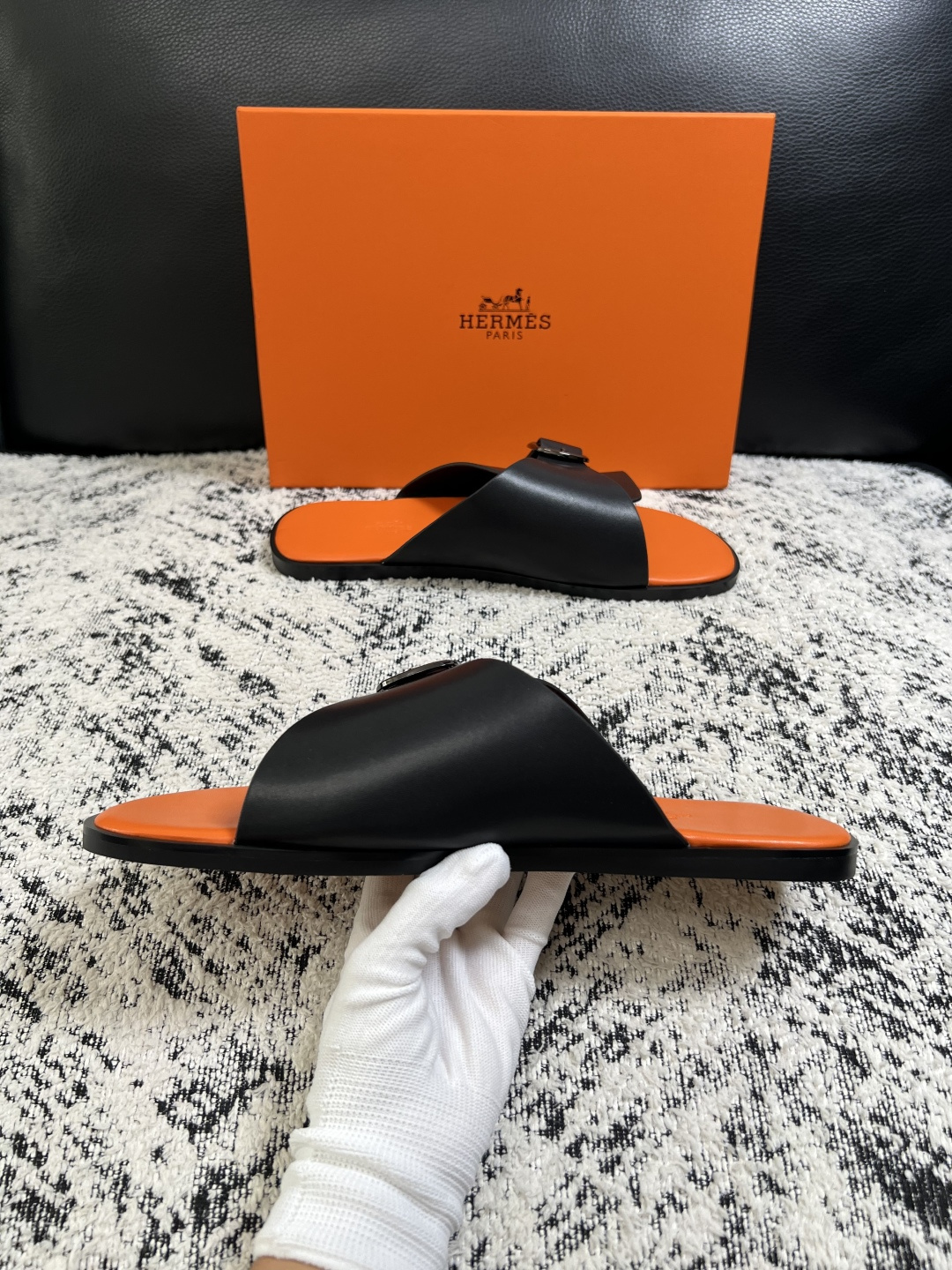 Hermes  高品质  顶级工艺品  爱马仕 拖鞋专柜同步发售原厂配置，意大利进口原版面料，高品质拼接工艺，全进口水染