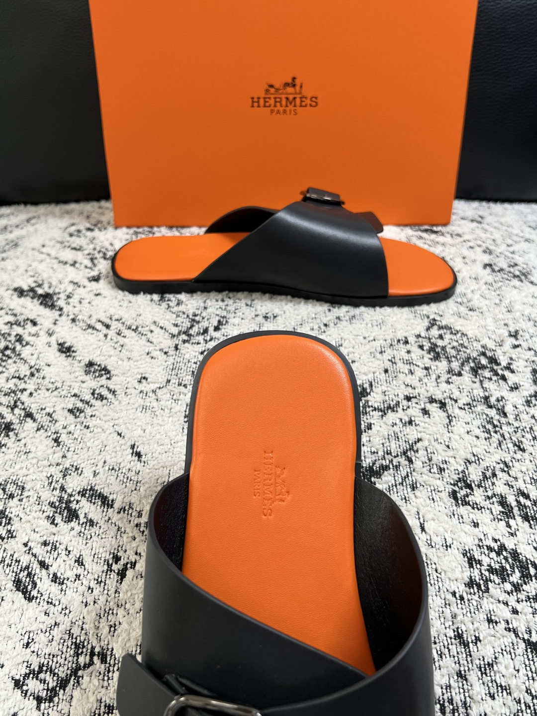 Hermes  高品质  顶级工艺品  爱马仕 拖鞋专柜同步发售原厂配置，意大利进口原版面料，高品质拼接工艺，全进口水染