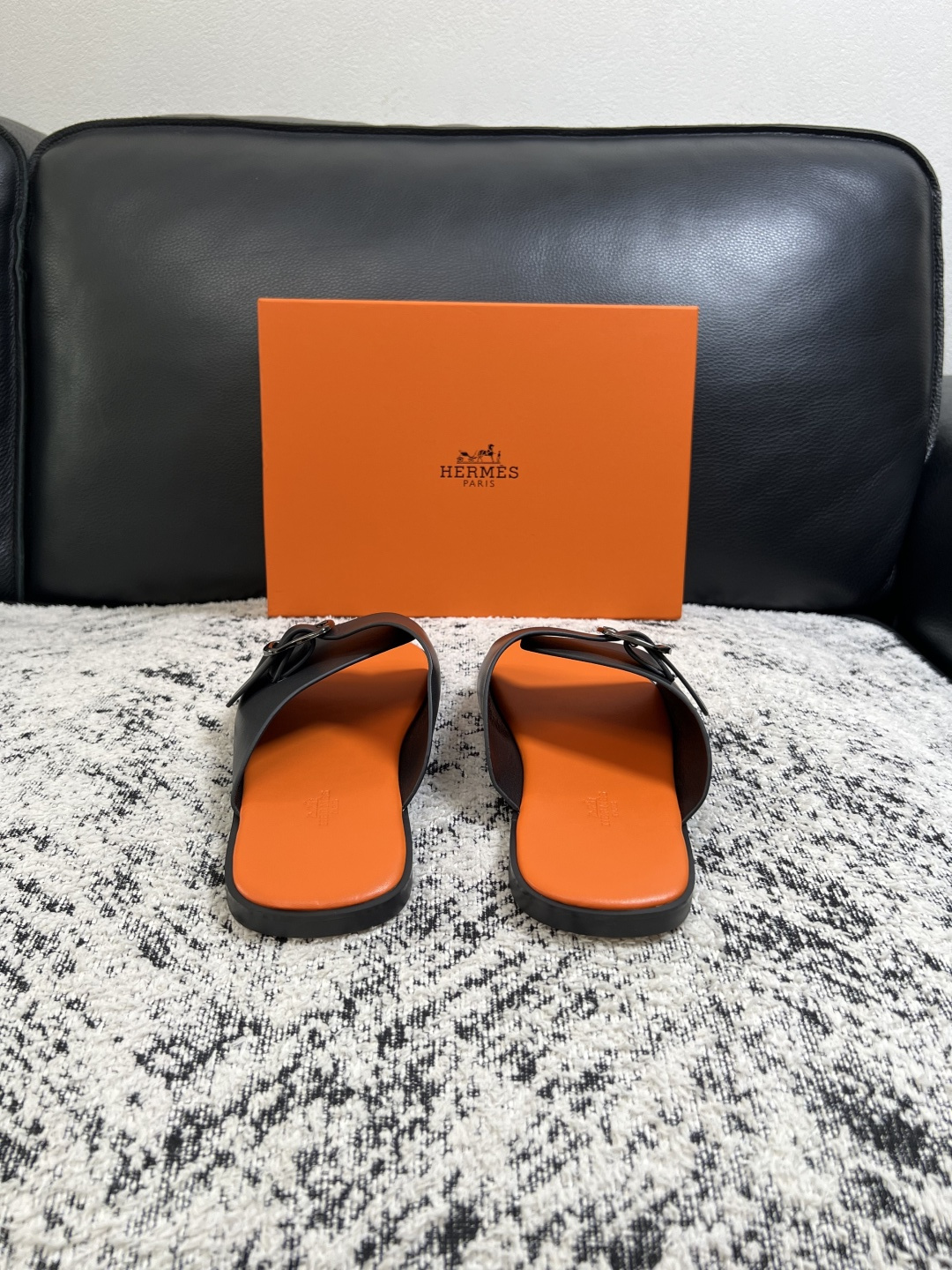 Hermes  高品质  顶级工艺品  爱马仕 拖鞋专柜同步发售原厂配置，意大利进口原版面料，高品质拼接工艺，全进口水染