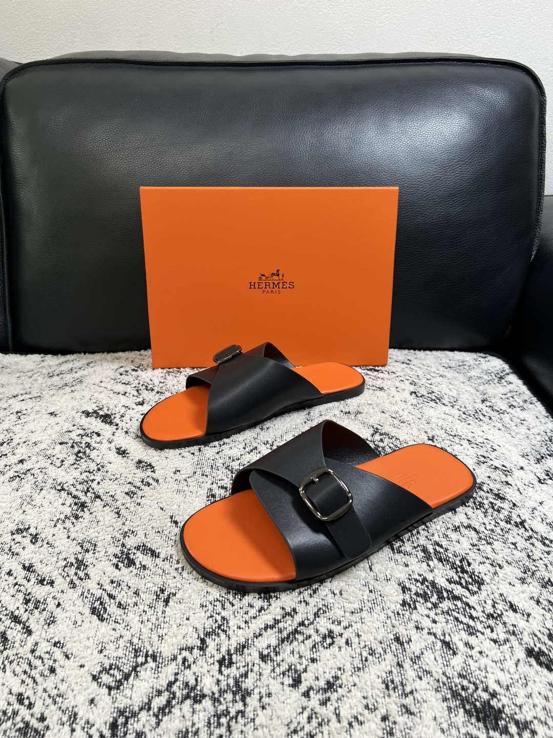 Hermes  高品质  顶级工艺品  爱马仕 拖鞋专柜同步发售原厂配置，意大利进口原版面料，高品质拼接工艺，全进口水染