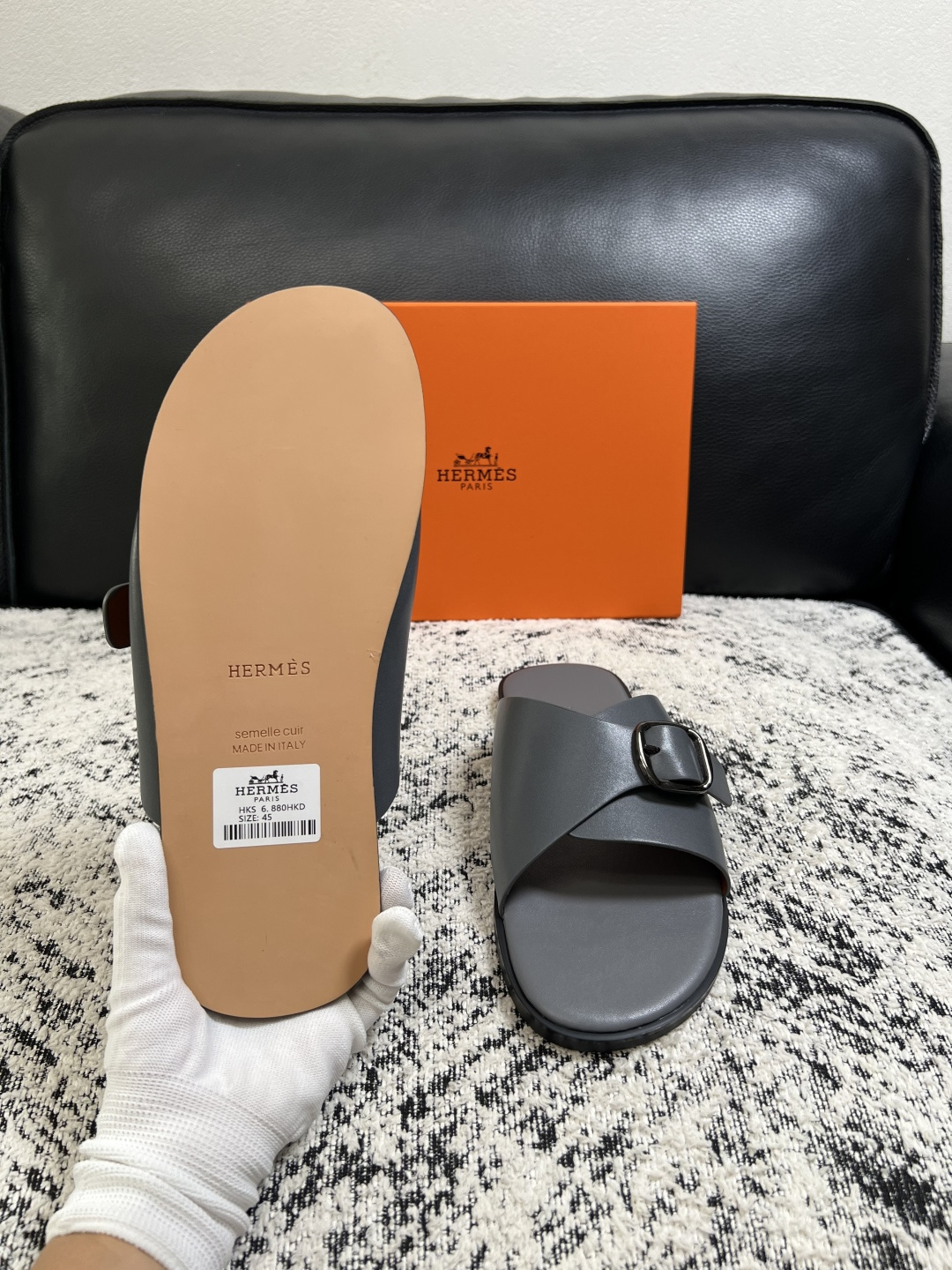Hermes  高品质  顶级工艺品  爱马仕 拖鞋专柜同步发售原厂配置，意大利进口原版面料，高品质拼接工艺，全进口水染