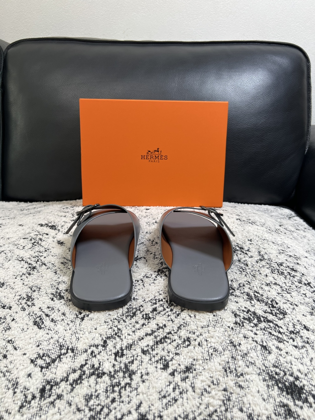 Hermes  高品质  顶级工艺品  爱马仕 拖鞋专柜同步发售原厂配置，意大利进口原版面料，高品质拼接工艺，全进口水染