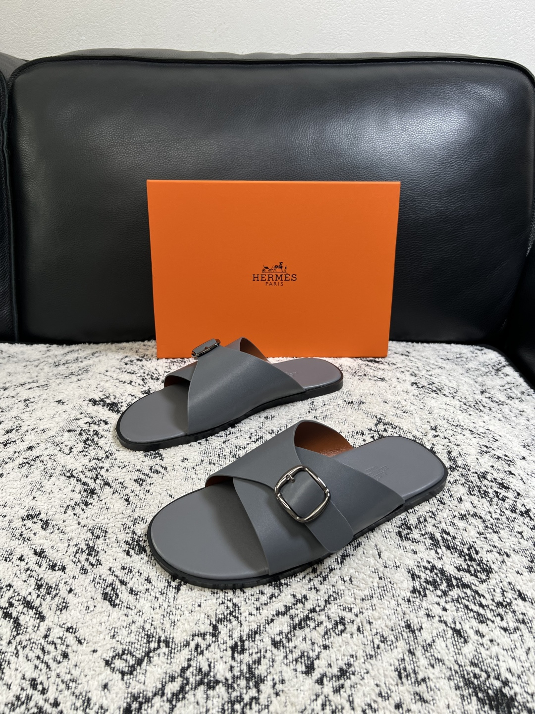 Hermes  高品质  顶级工艺品  爱马仕 拖鞋专柜同步发售原厂配置，意大利进口原版面料，高品质拼接工艺，全进口水染