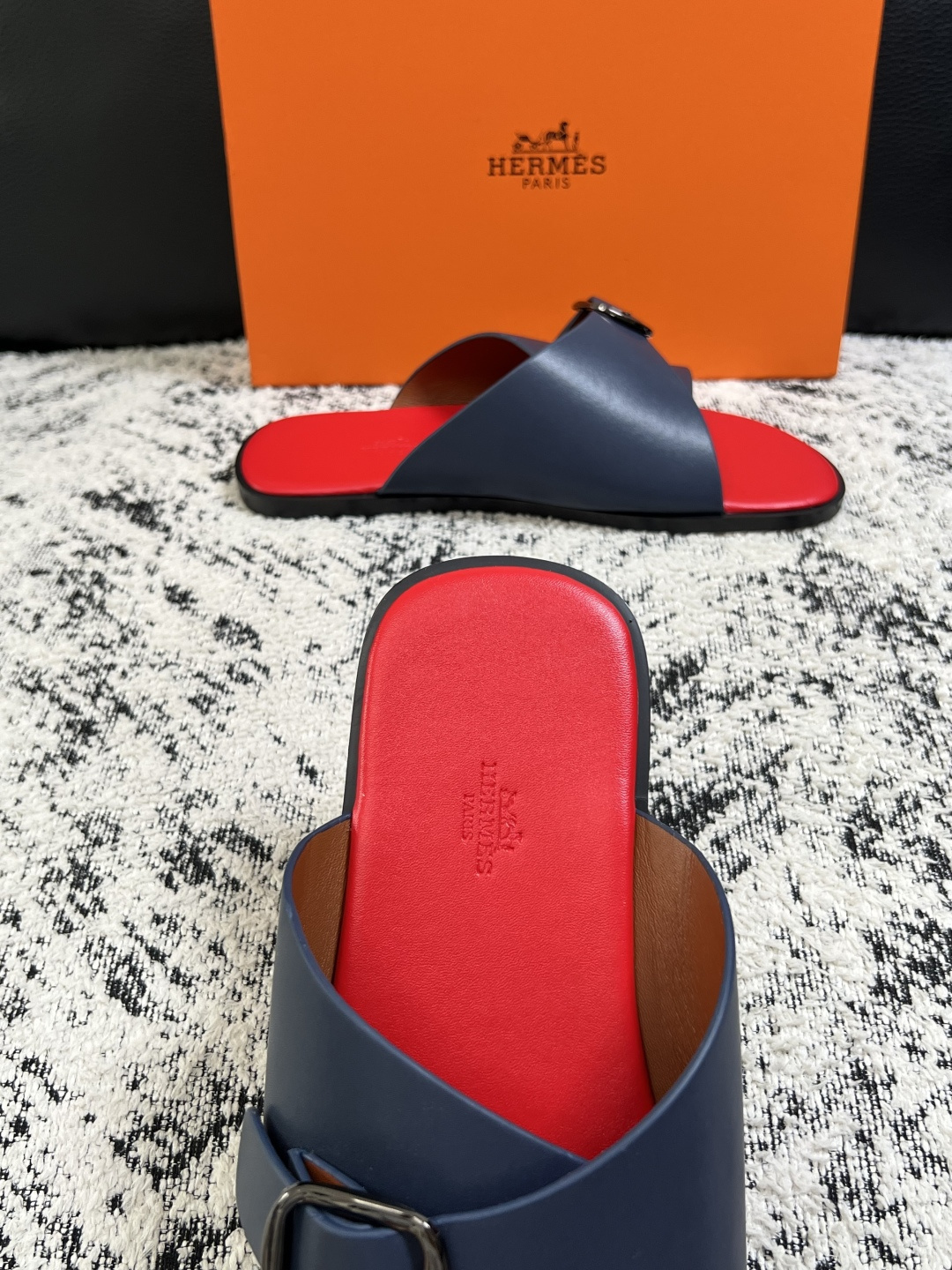 Hermes  高品质  顶级工艺品  爱马仕 拖鞋专柜同步发售原厂配置，意大利进口原版面料，高品质拼接工艺，全进口水染