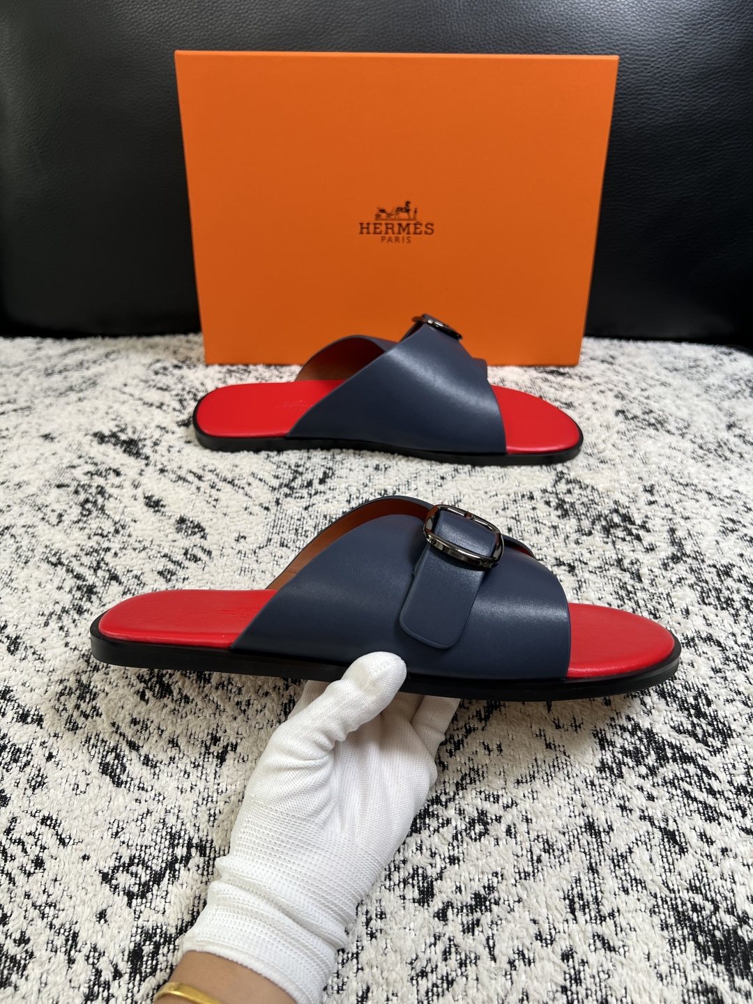 Hermes  高品质  顶级工艺品  爱马仕 拖鞋专柜同步发售原厂配置，意大利进口原版面料，高品质拼接工艺，全进口水染