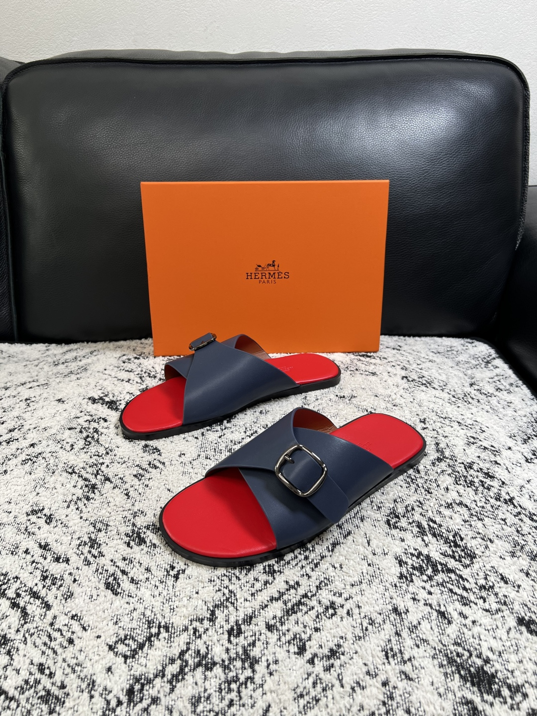 Hermes  高品质  顶级工艺品  爱马仕 拖鞋专柜同步发售原厂配置，意大利进口原版面料，高品质拼接工艺，全进口水染