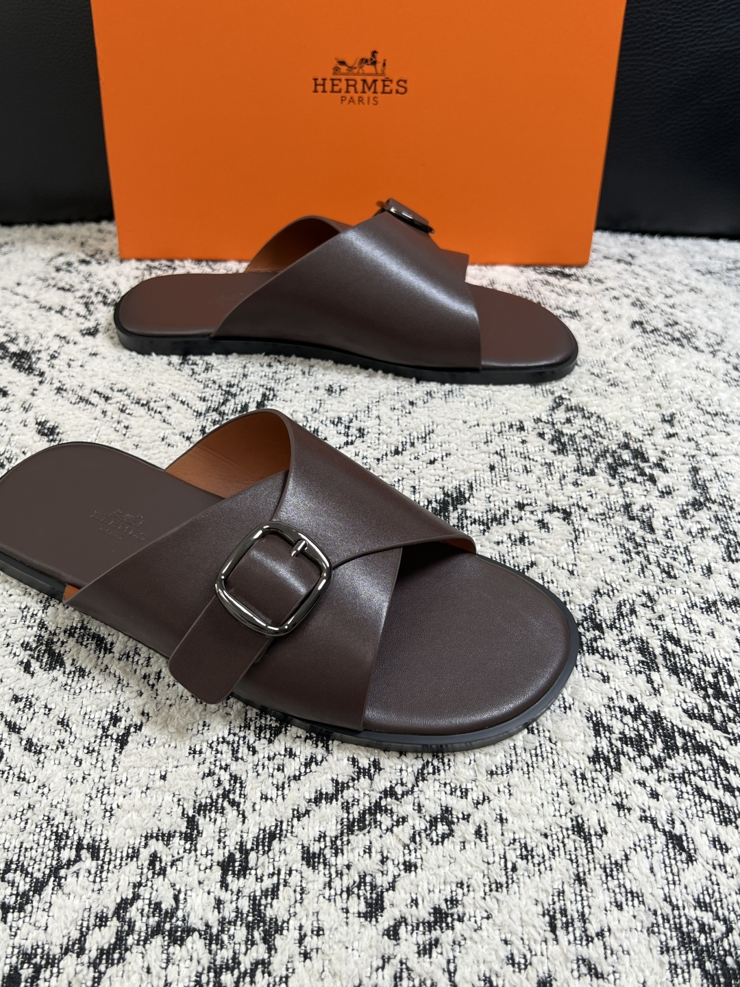 Hermes  高品质  顶级工艺品  爱马仕 拖鞋专柜同步发售原厂配置，意大利进口原版面料，高品质拼接工艺，全进口水染
