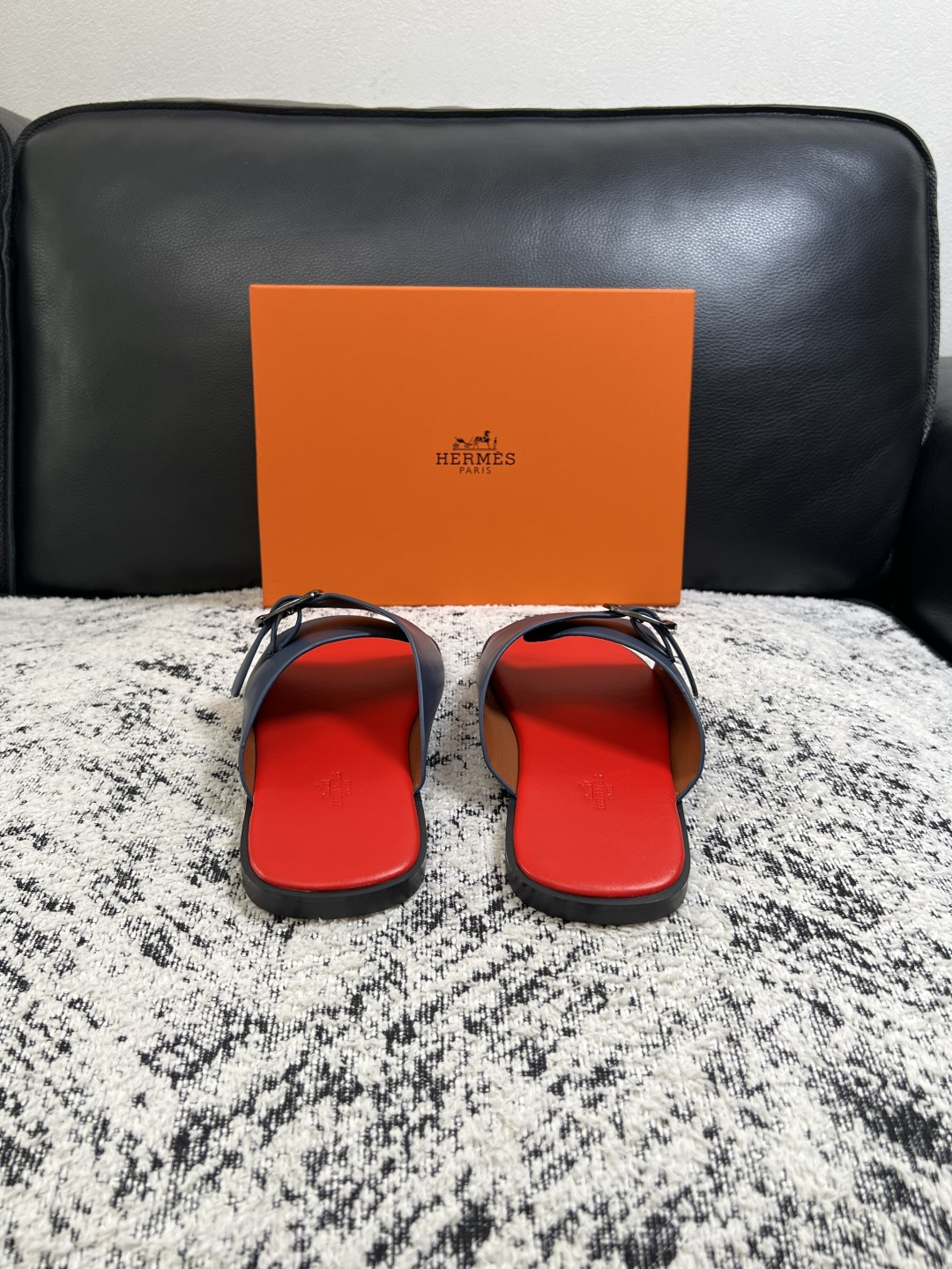 Hermes  高品质  顶级工艺品  爱马仕 拖鞋专柜同步发售原厂配置，意大利进口原版面料，高品质拼接工艺，全进口水染