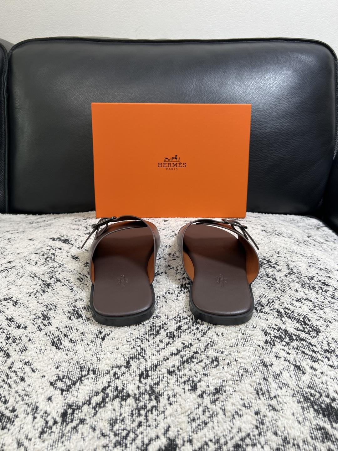 Hermes  高品质  顶级工艺品  爱马仕 拖鞋专柜同步发售原厂配置，意大利进口原版面料，高品质拼接工艺，全进口水染