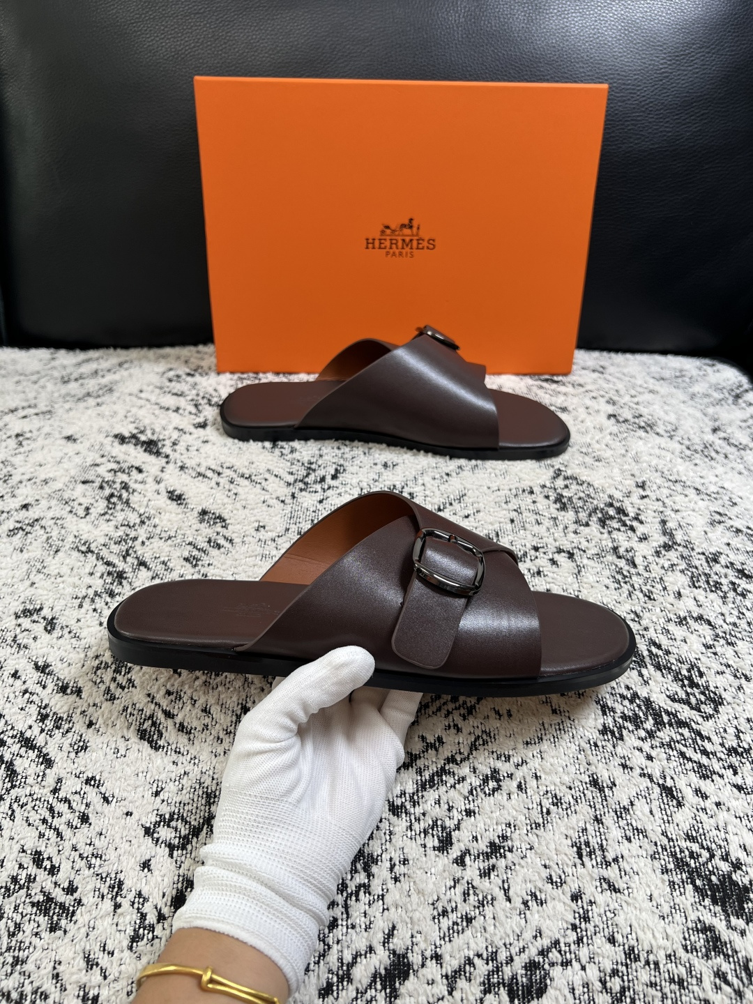 Hermes  高品质  顶级工艺品  爱马仕 拖鞋专柜同步发售原厂配置，意大利进口原版面料，高品质拼接工艺，全进口水染