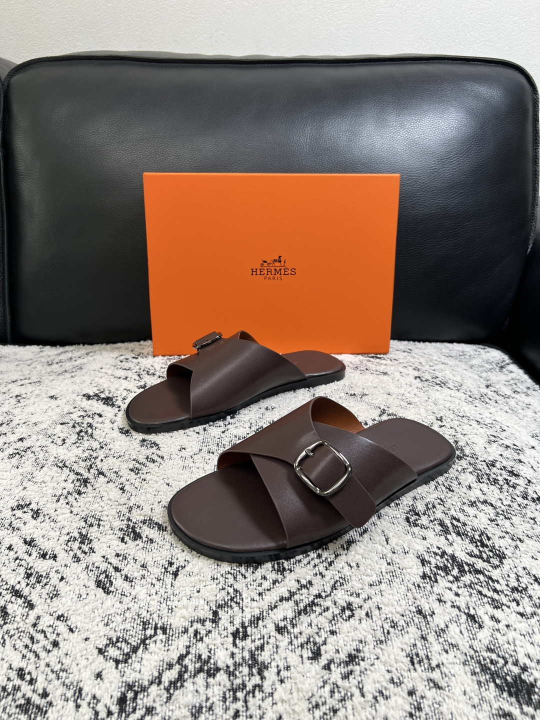 Hermes  高品质  顶级工艺品  爱马仕 拖鞋专柜同步发售原厂配置，意大利进口原版面料，高品质拼接工艺，全进口水染