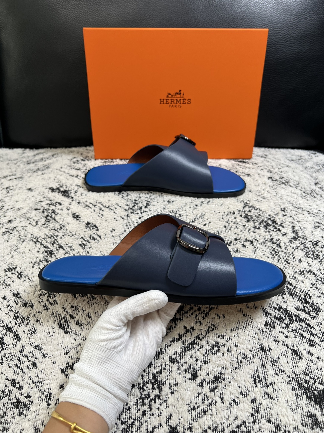 Hermes  高品质  顶级工艺品  爱马仕 拖鞋专柜同步发售原厂配置，意大利进口原版面料，高品质拼接工艺，全进口水染