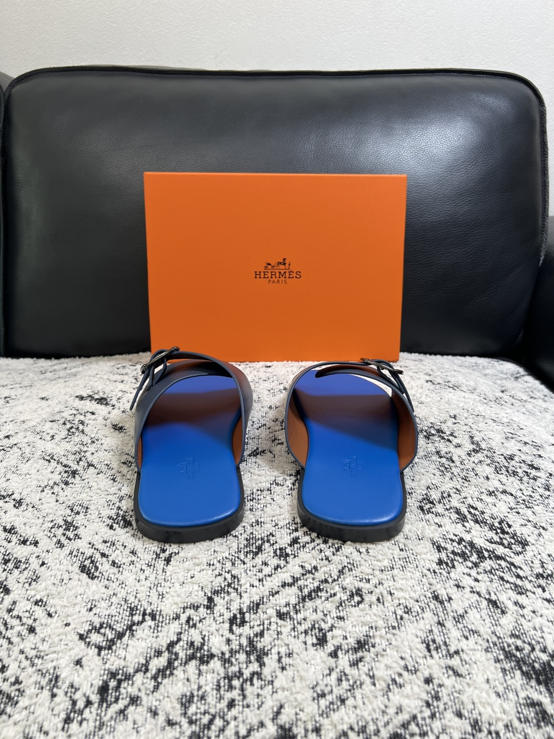 Hermes  高品质  顶级工艺品  爱马仕 拖鞋专柜同步发售原厂配置，意大利进口原版面料，高品质拼接工艺，全进口水染