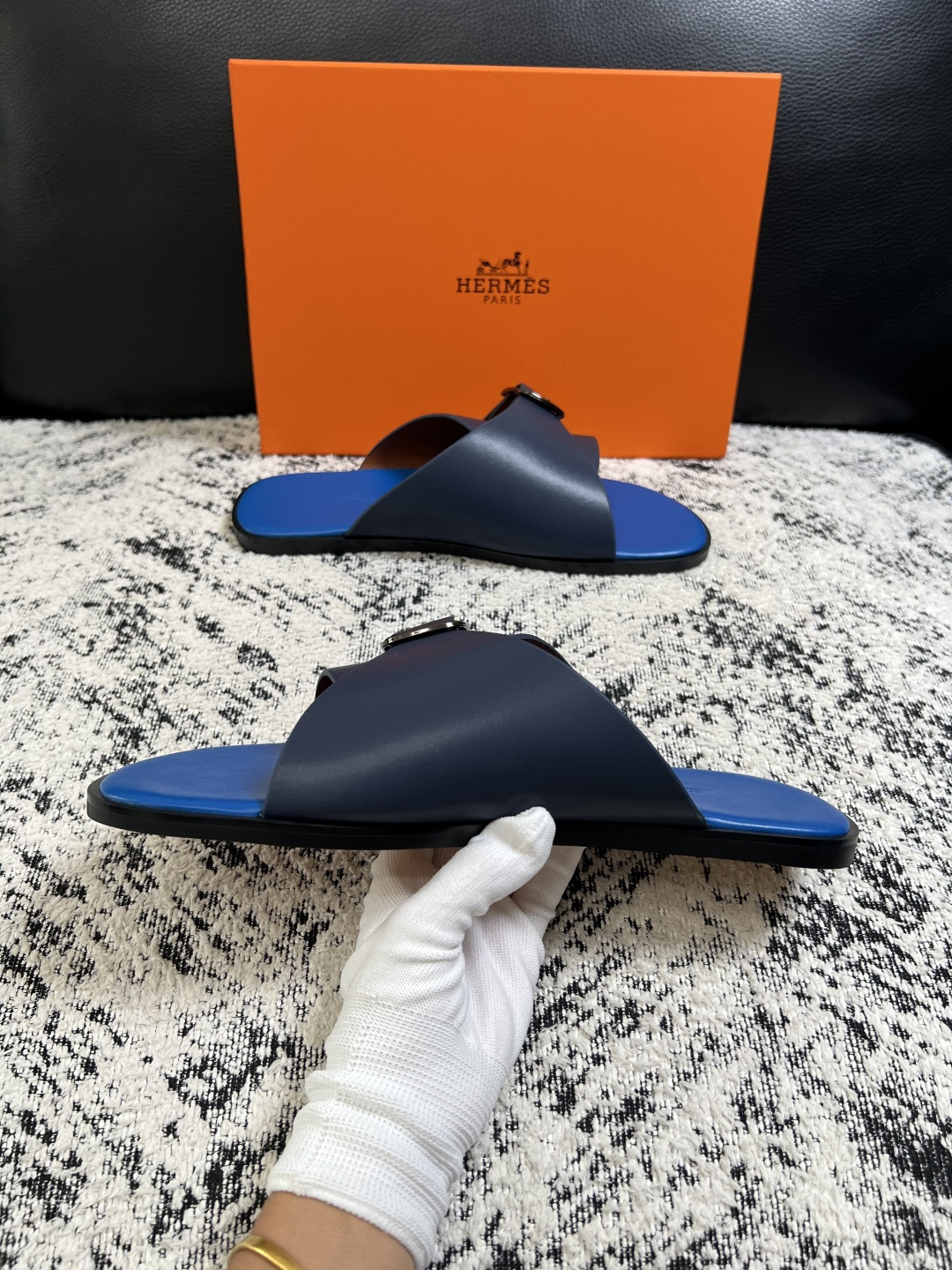 Hermes  高品质  顶级工艺品  爱马仕 拖鞋专柜同步发售原厂配置，意大利进口原版面料，高品质拼接工艺，全进口水染