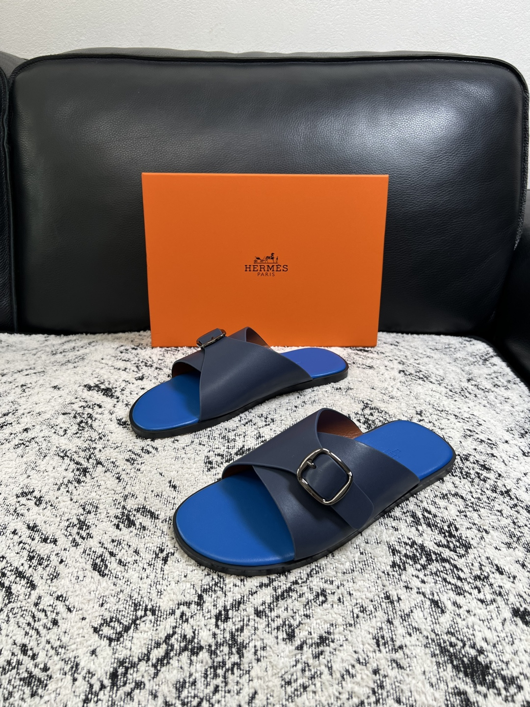Hermes  高品质  顶级工艺品  爱马仕 拖鞋专柜同步发售原厂配置，意大利进口原版面料，高品质拼接工艺，全进口水染