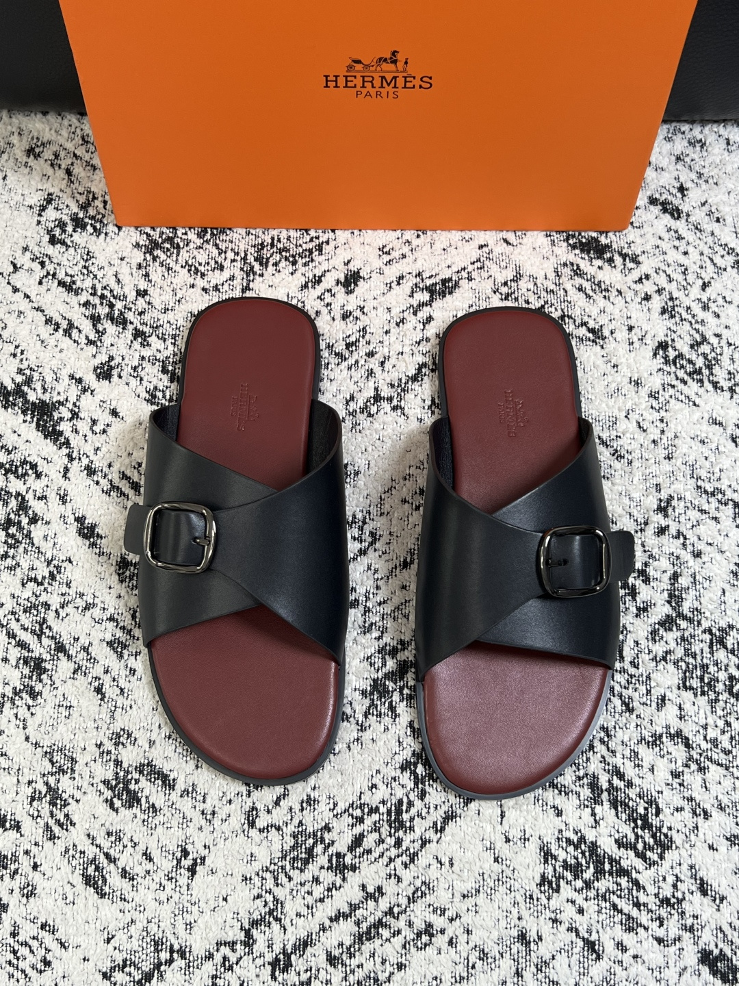 Hermes  高品质  顶级工艺品  爱马仕 拖鞋专柜同步发售原厂配置，意大利进口原版面料，高品质拼接工艺，全进口水染