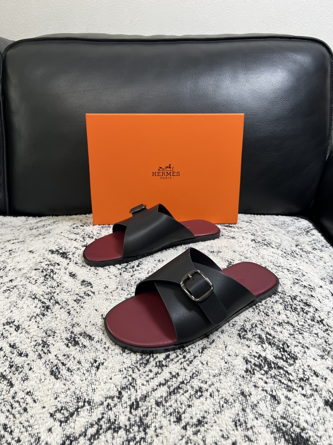 Hermes  高品质  顶级工艺品  爱马仕 拖鞋专柜同步发售原厂配置，意大利进口原版面料，高品质拼接工艺，全进口水染