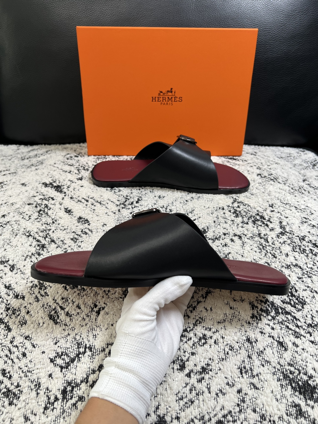 Hermes  高品质  顶级工艺品  爱马仕 拖鞋专柜同步发售原厂配置，意大利进口原版面料，高品质拼接工艺，全进口水染