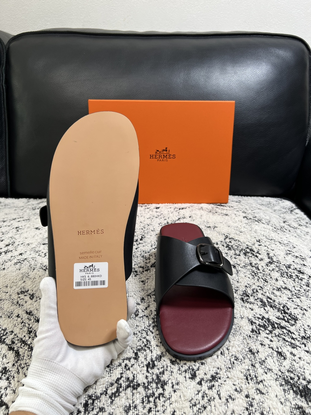 Hermes  高品质  顶级工艺品  爱马仕 拖鞋专柜同步发售原厂配置，意大利进口原版面料，高品质拼接工艺，全进口水染