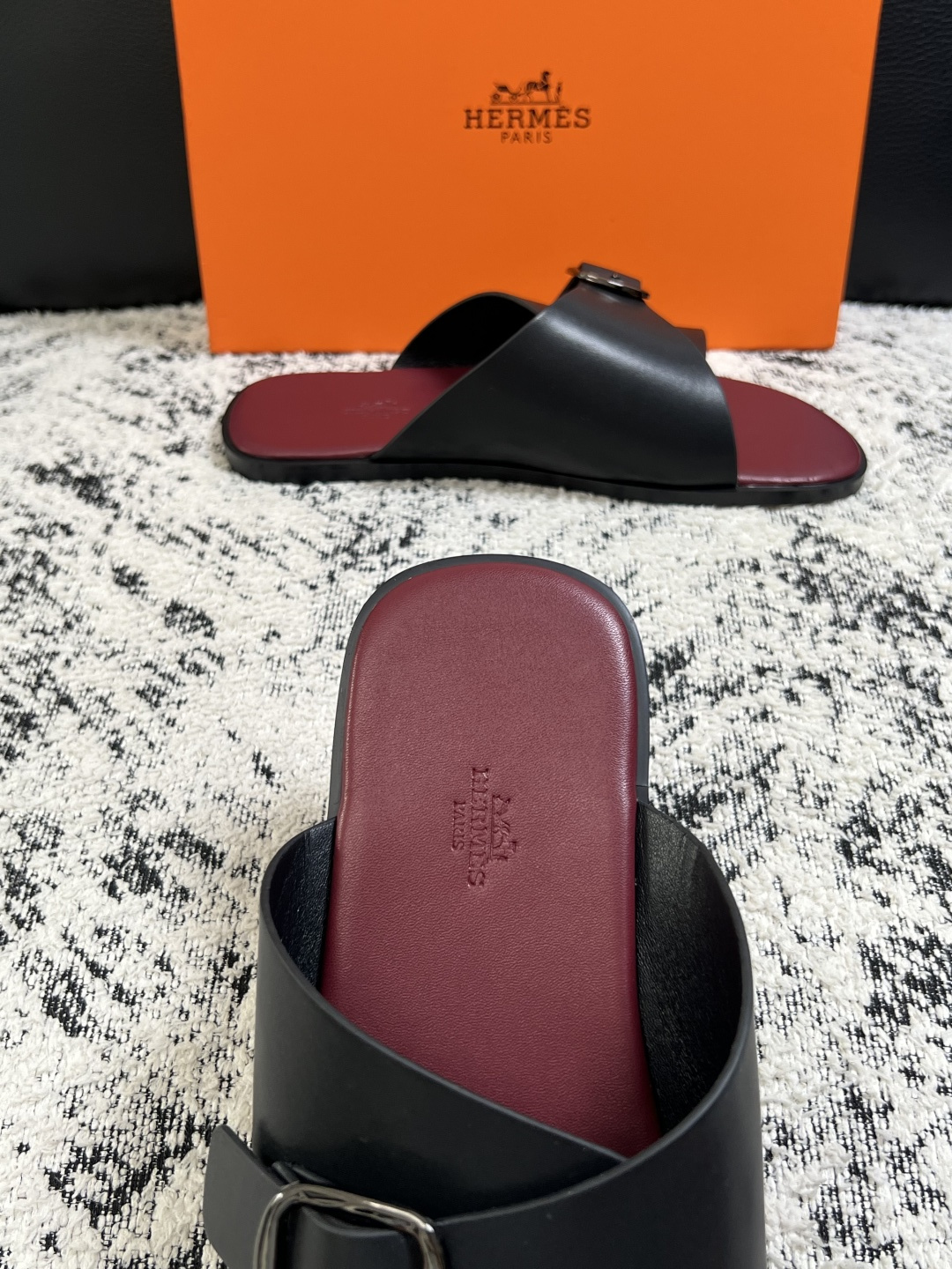 Hermes  高品质  顶级工艺品  爱马仕 拖鞋专柜同步发售原厂配置，意大利进口原版面料，高品质拼接工艺，全进口水染