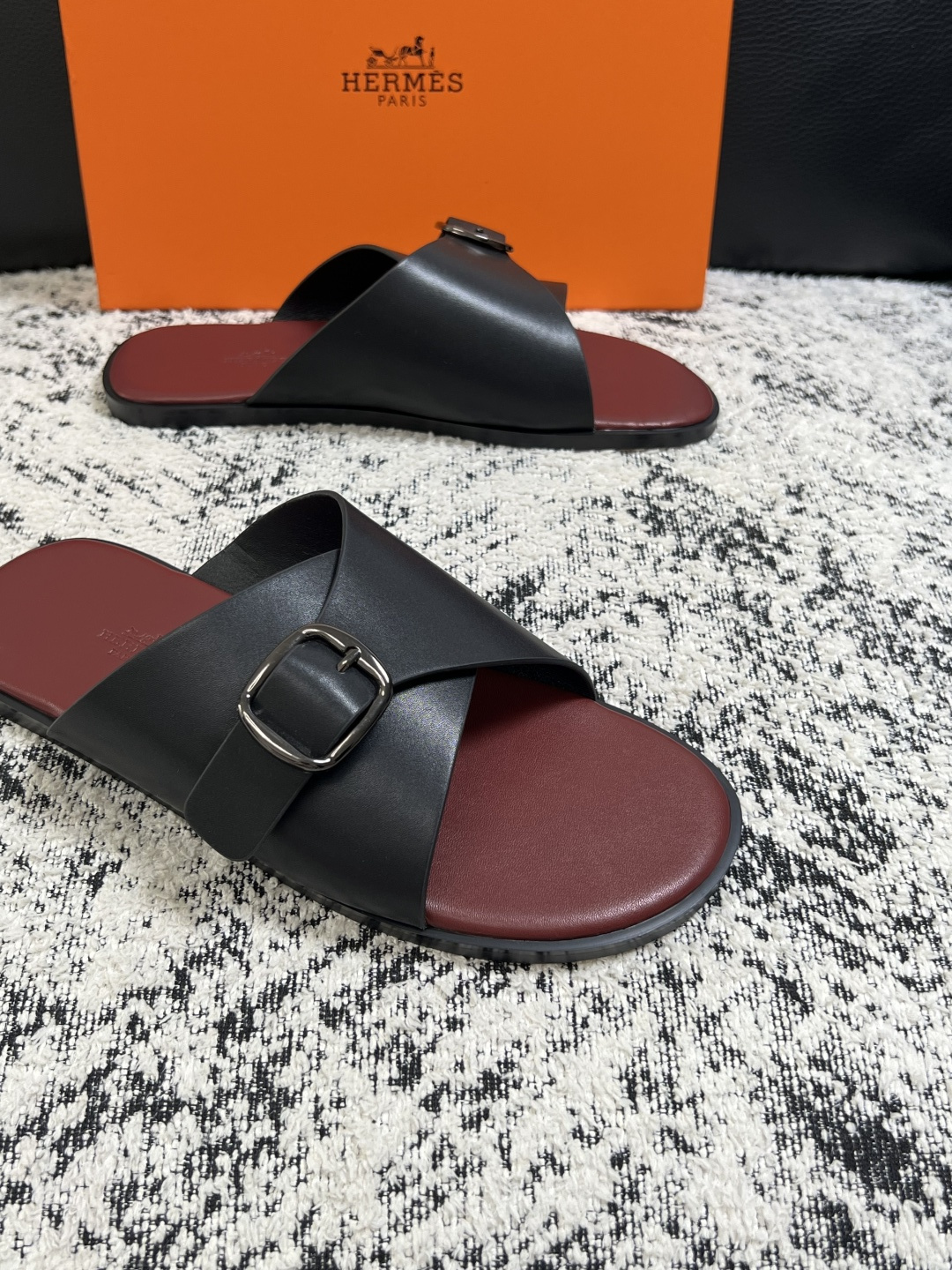 Hermes  高品质  顶级工艺品  爱马仕 拖鞋专柜同步发售原厂配置，意大利进口原版面料，高品质拼接工艺，全进口水染
