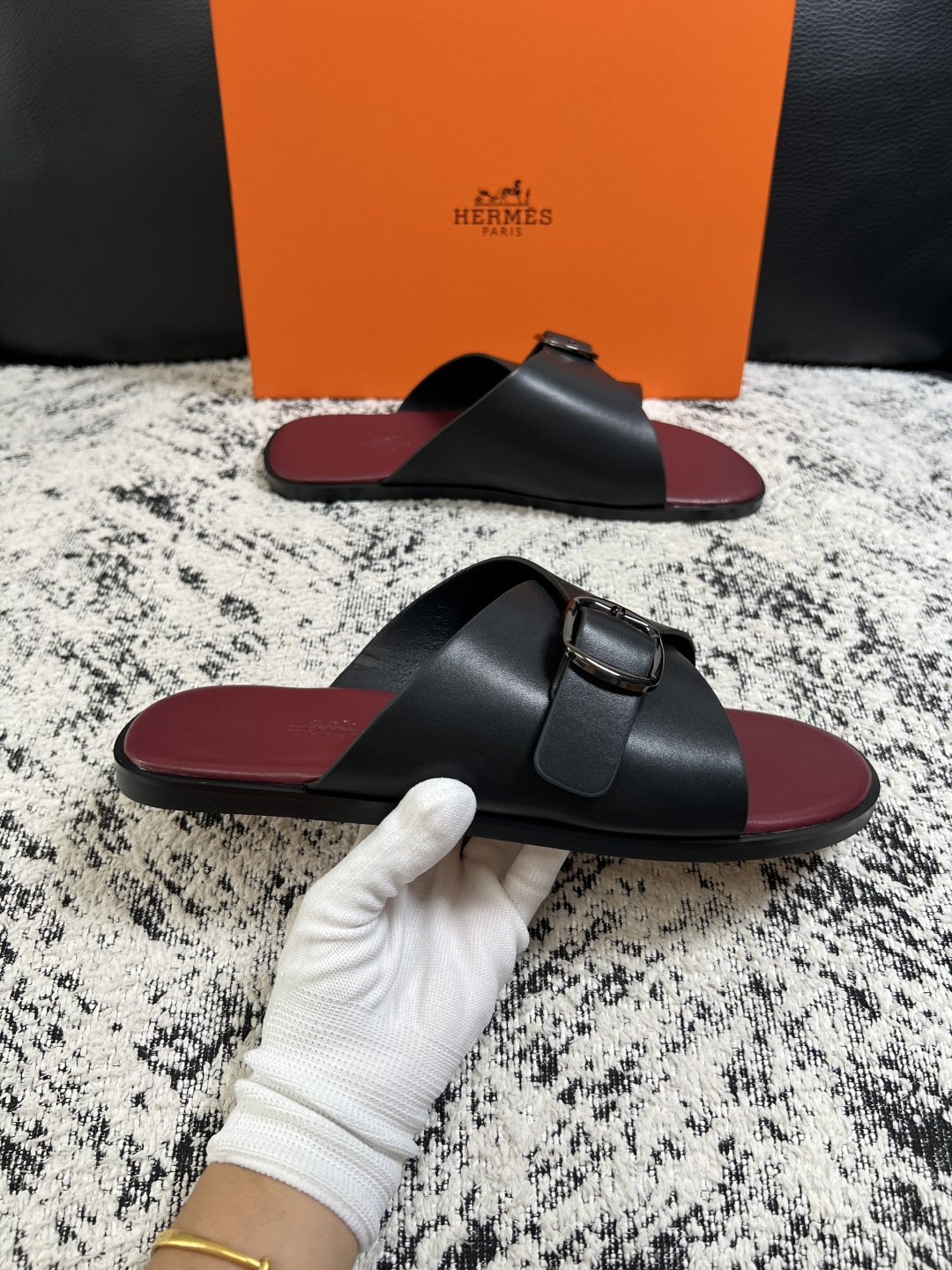 Hermes  高品质  顶级工艺品  爱马仕 拖鞋专柜同步发售原厂配置，意大利进口原版面料，高品质拼接工艺，全进口水染
