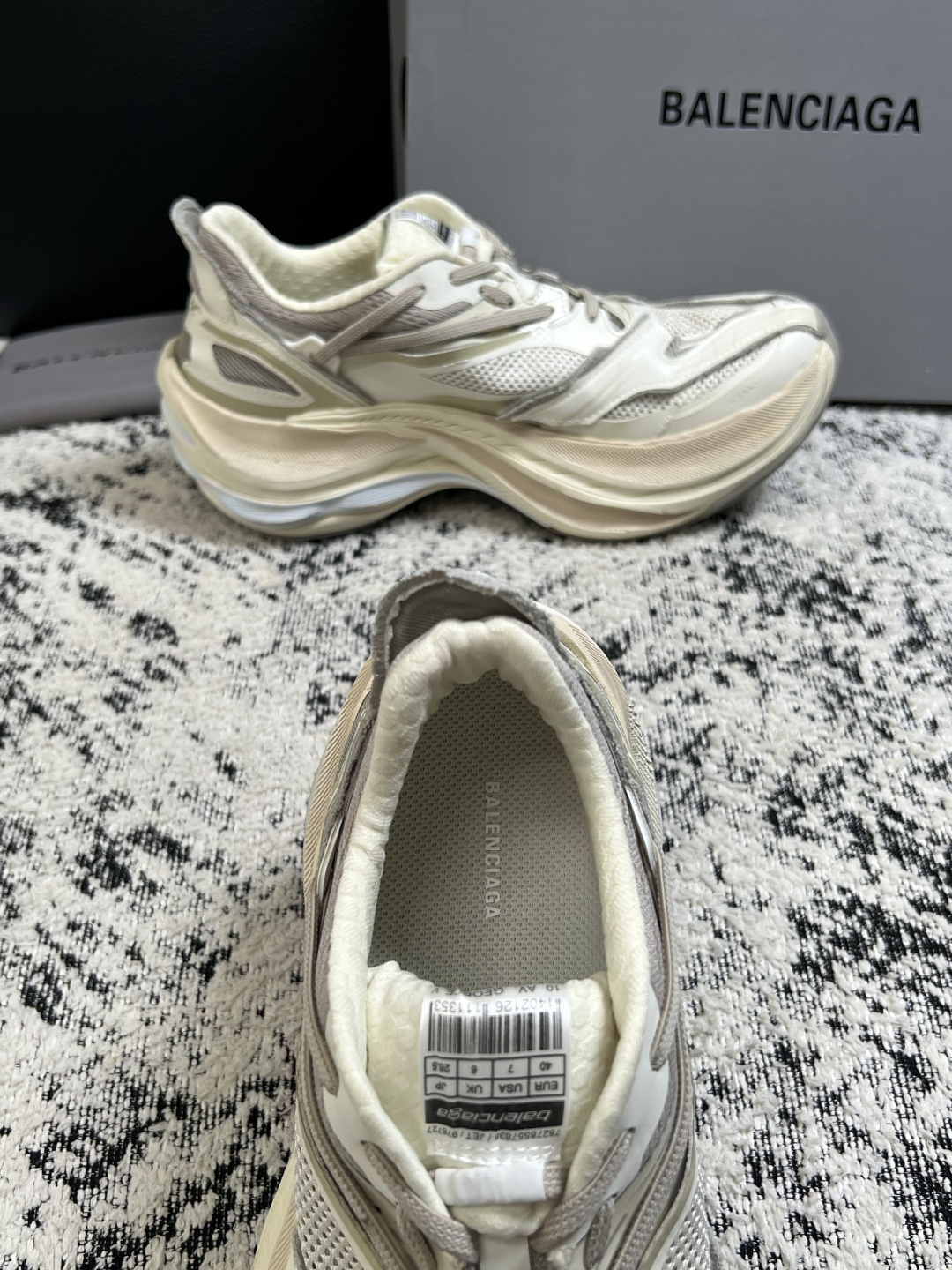 BALENCIAGA  高品质  顶级工艺品  巴黎世家 专柜同步发售原厂配置，意大利进口原版牛皮面料，高品质拼接工艺，