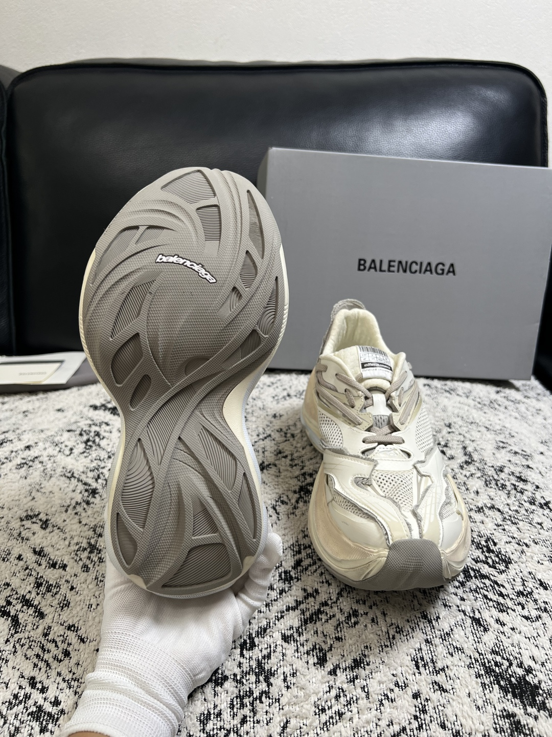 BALENCIAGA  高品质  顶级工艺品  巴黎世家 专柜同步发售原厂配置，意大利进口原版牛皮面料，高品质拼接工艺，
