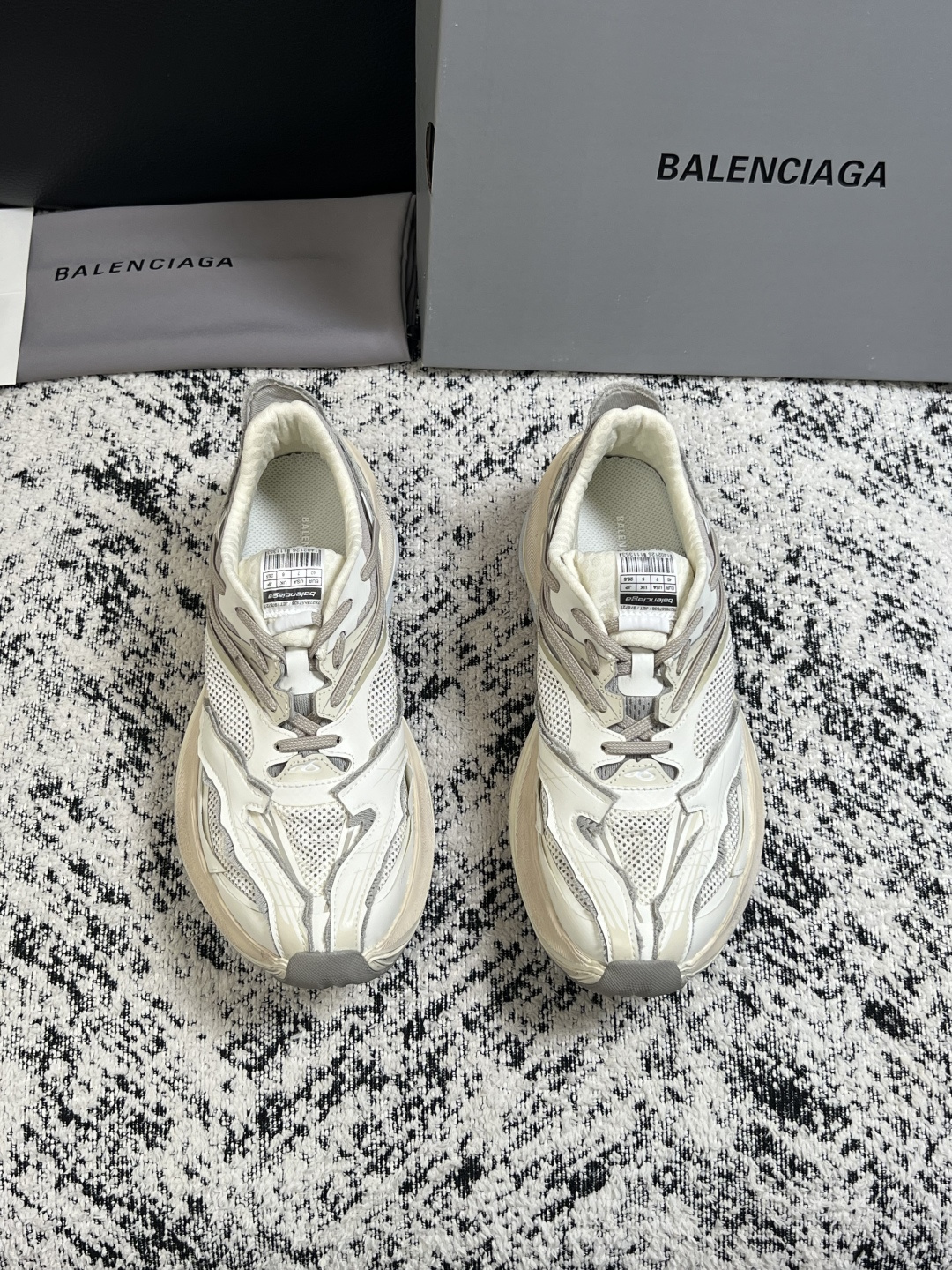 BALENCIAGA  高品质  顶级工艺品  巴黎世家 专柜同步发售原厂配置，意大利进口原版牛皮面料，高品质拼接工艺，