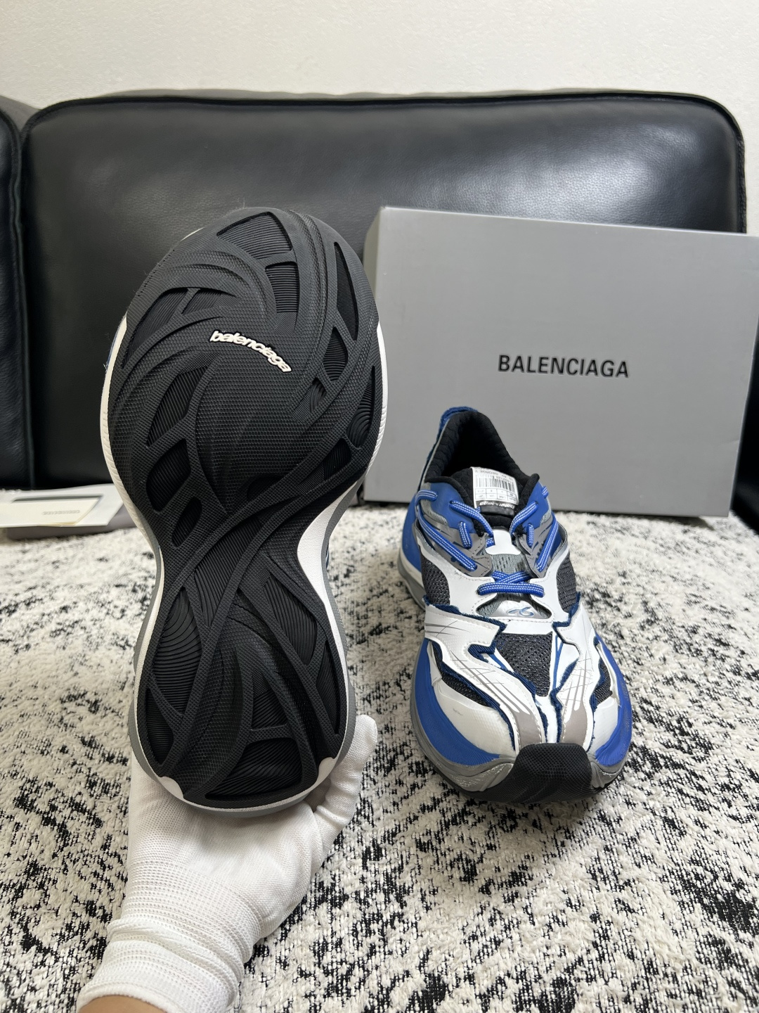 BALENCIAGA  高品质  顶级工艺品  巴黎世家 专柜同步发售原厂配置，意大利进口原版牛皮面料，高品质拼接工艺，