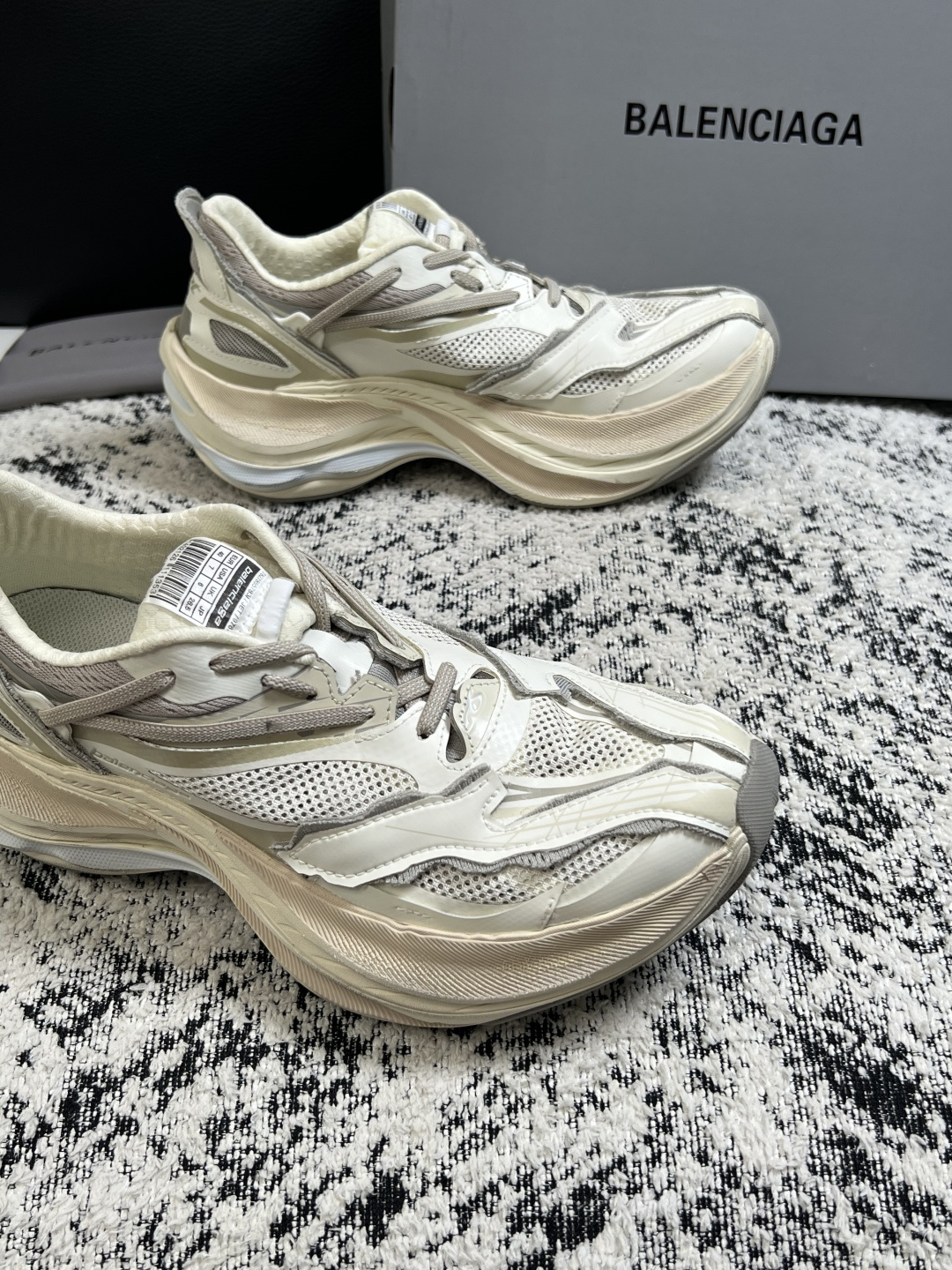 BALENCIAGA  高品质  顶级工艺品  巴黎世家 专柜同步发售原厂配置，意大利进口原版牛皮面料，高品质拼接工艺，