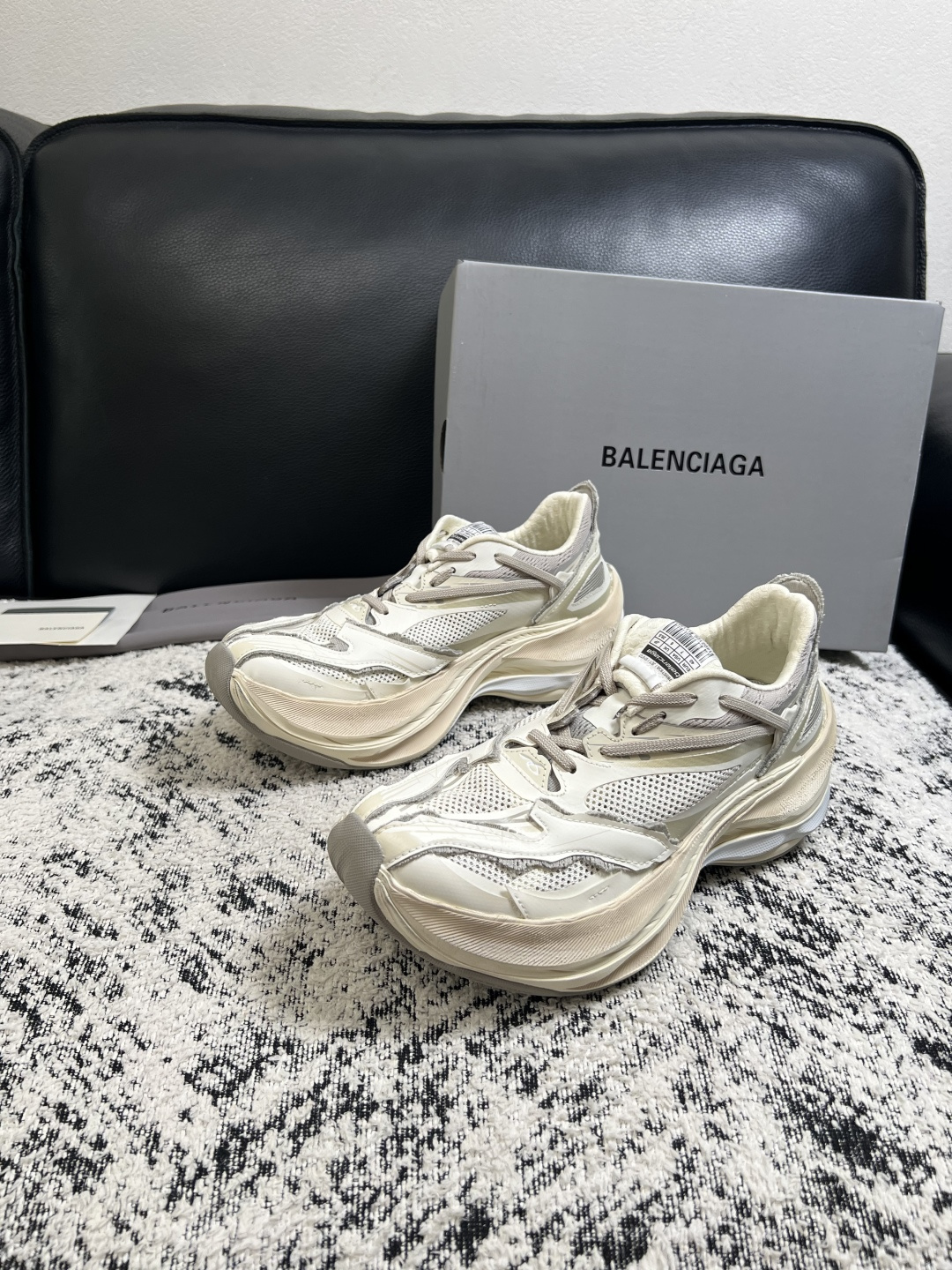 BALENCIAGA  高品质  顶级工艺品  巴黎世家 专柜同步发售原厂配置，意大利进口原版牛皮面料，高品质拼接工艺，