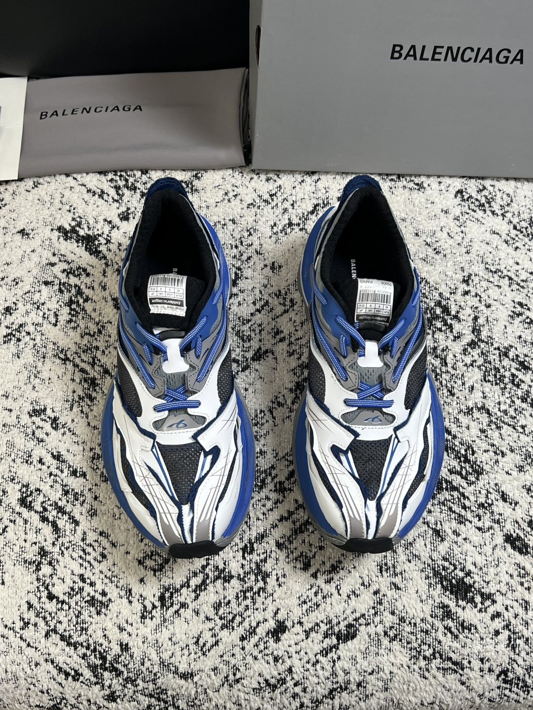 BALENCIAGA  高品质  顶级工艺品  巴黎世家 专柜同步发售原厂配置，意大利进口原版牛皮面料，高品质拼接工艺，