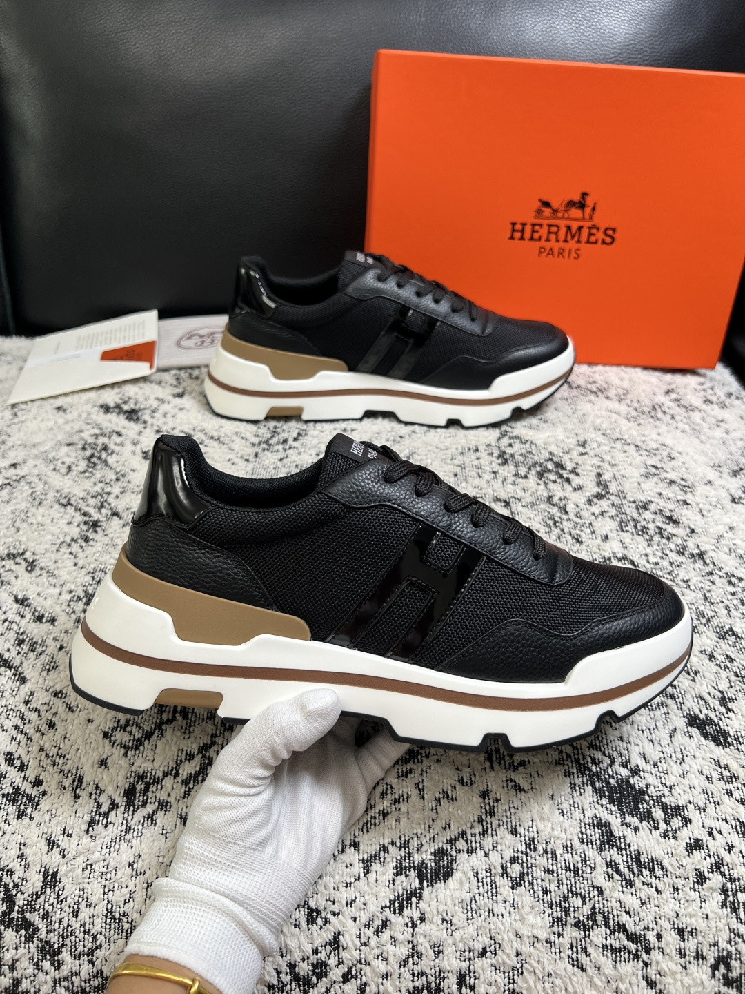 Hermes  高品质  顶级工艺品  爱马仕 专柜同步发售原厂配置，意大利进口原版牛皮面料，高品质拼接工艺，全进口水染