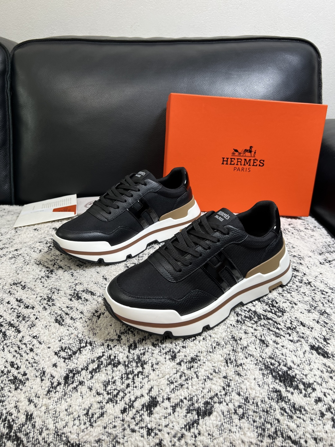 Hermes  高品质  顶级工艺品  爱马仕 专柜同步发售原厂配置，意大利进口原版牛皮面料，高品质拼接工艺，全进口水染