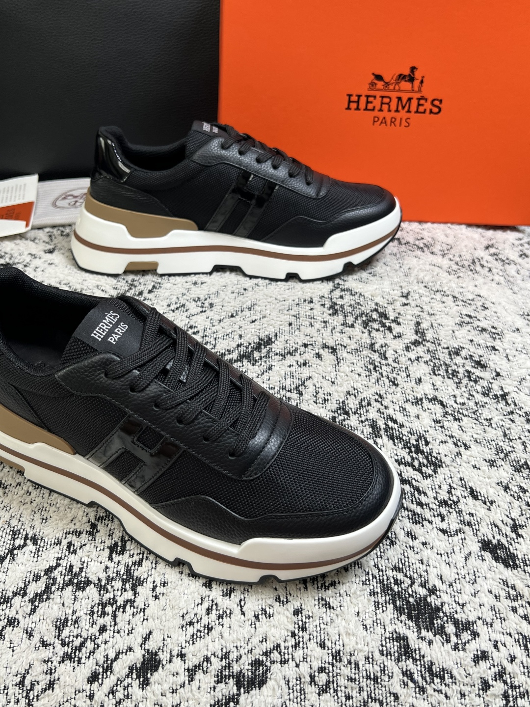 Hermes  高品质  顶级工艺品  爱马仕 专柜同步发售原厂配置，意大利进口原版牛皮面料，高品质拼接工艺，全进口水染