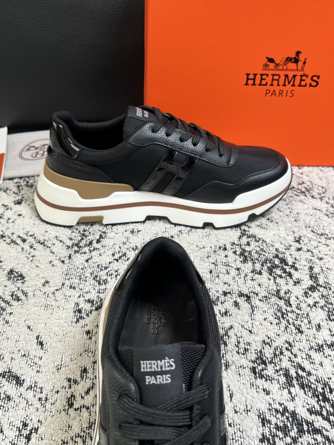 Hermes  高品质  顶级工艺品  爱马仕 专柜同步发售原厂配置，意大利进口原版牛皮面料，高品质拼接工艺，全进口水染